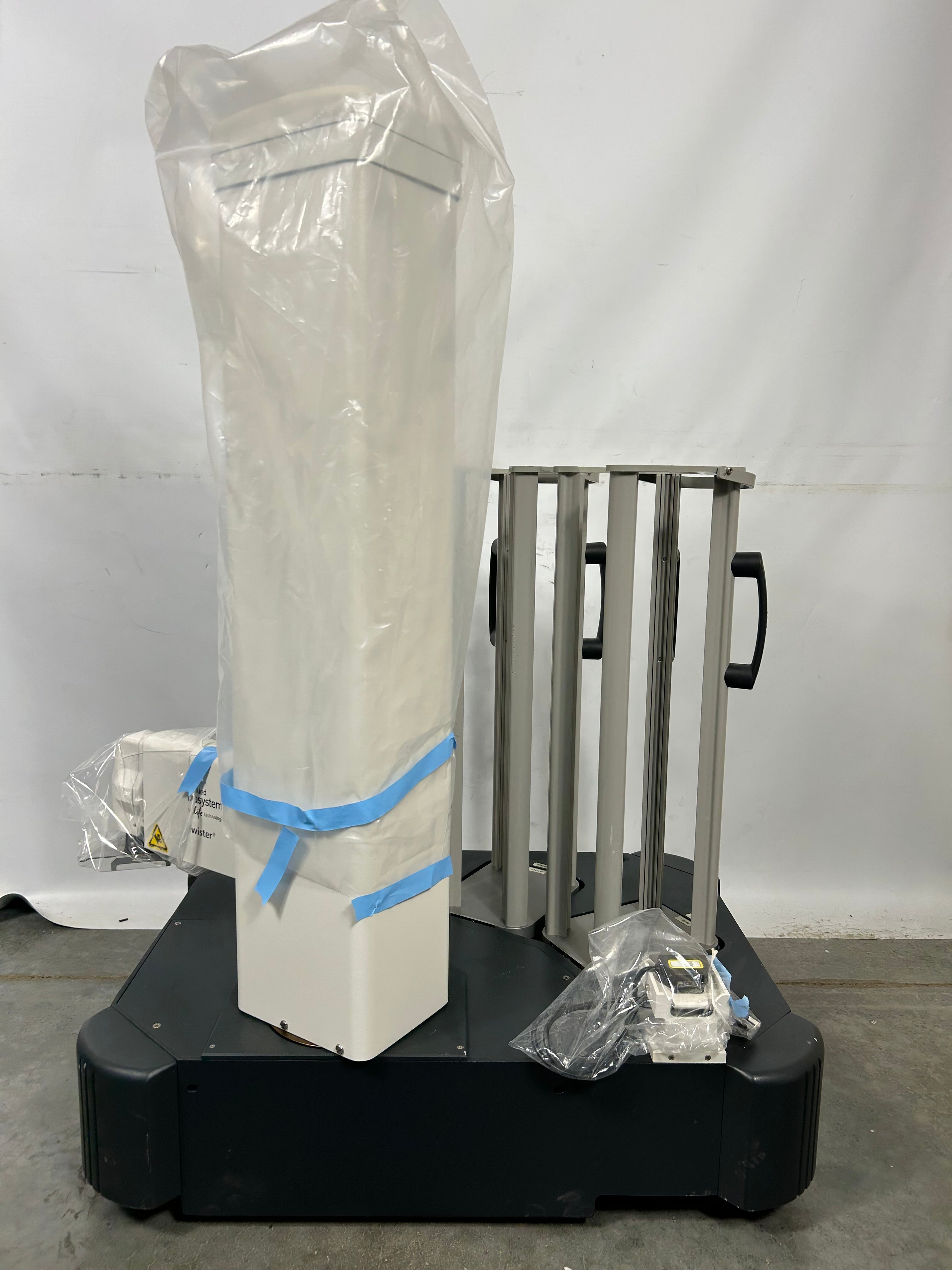 Applied Biosystems Twister 3 Loading Robot Arm