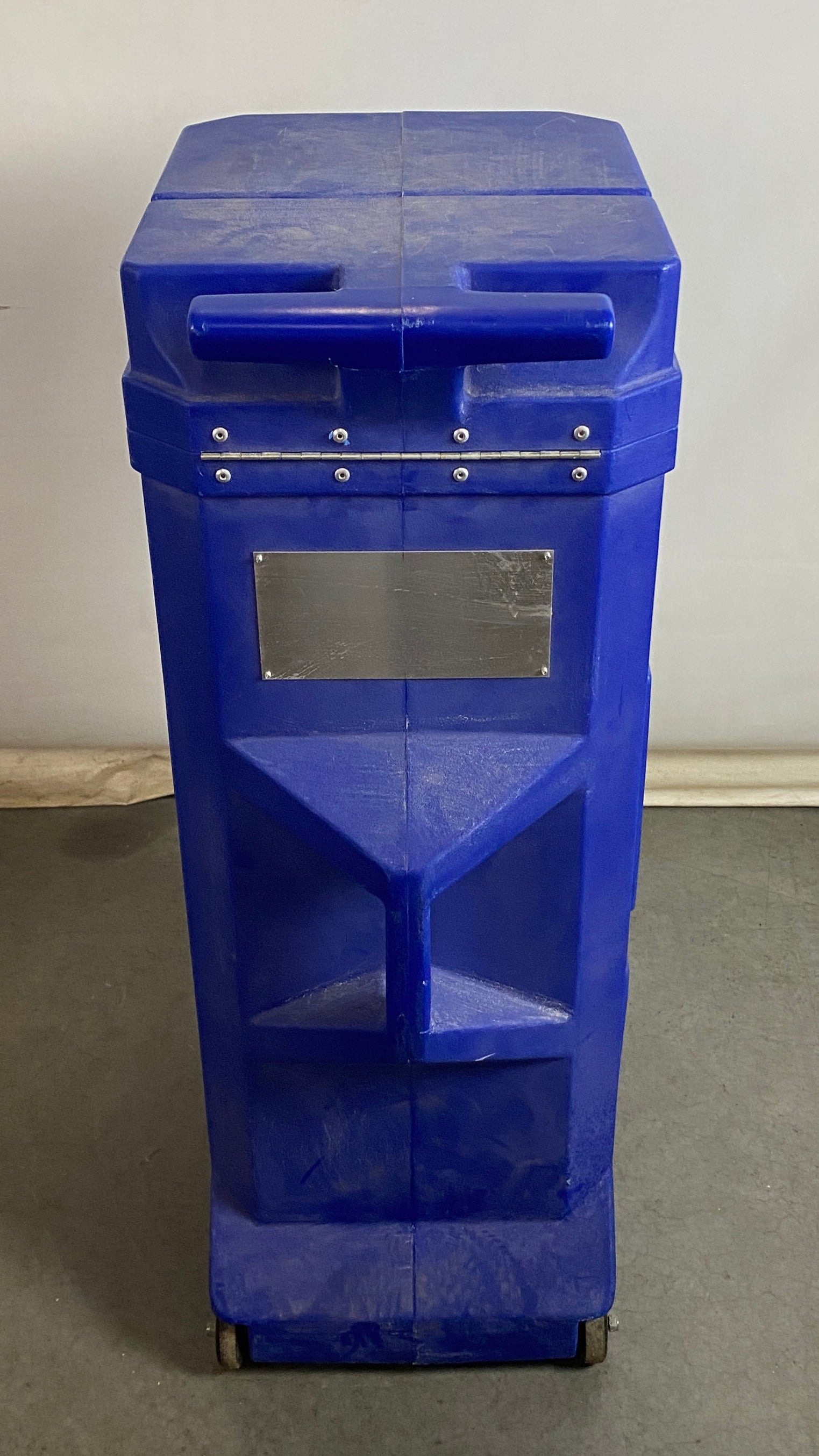 Beaver Blue Wheeled Presentation Board and Case