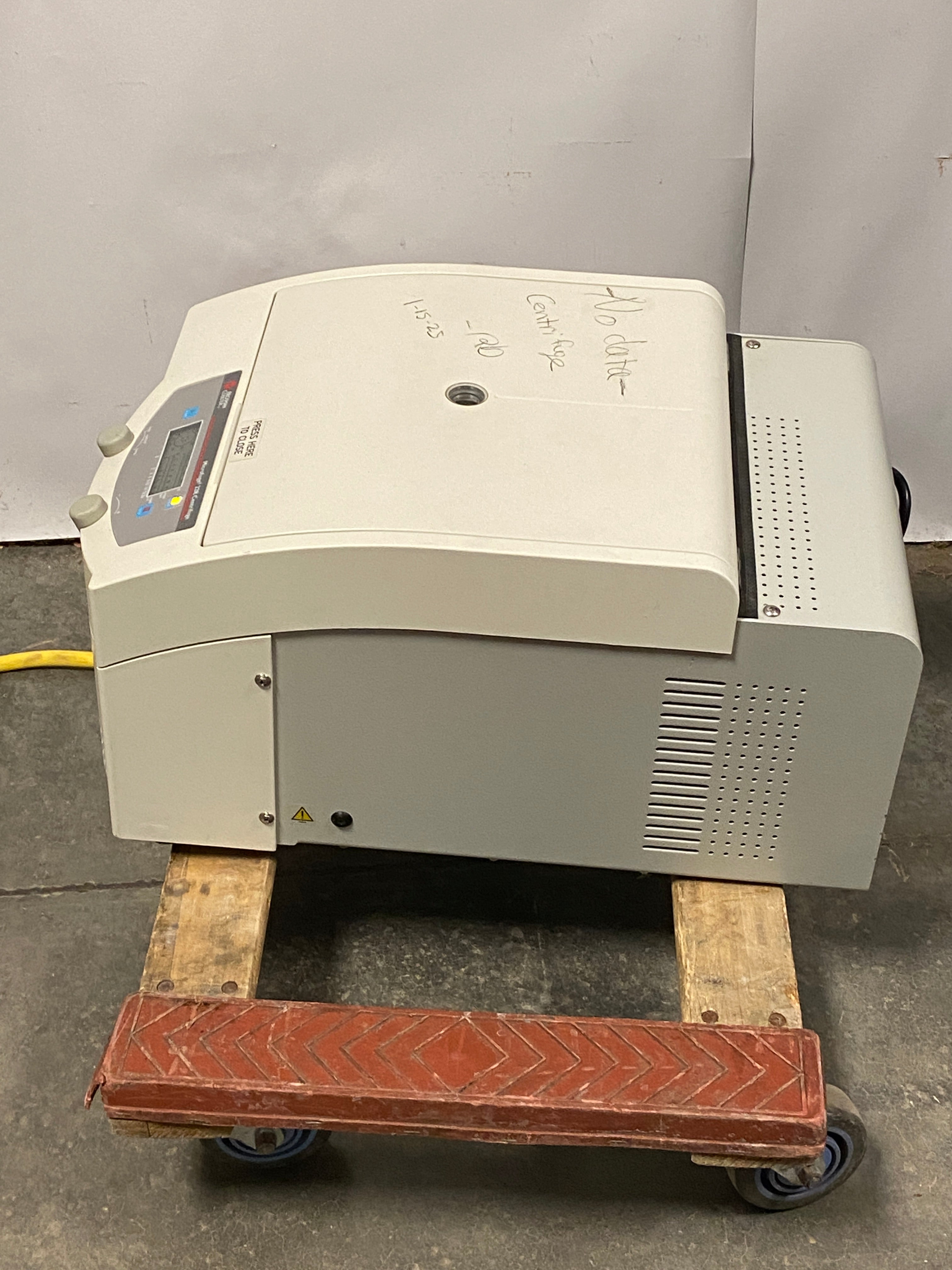 Beckman Coulter Microfuge 22R Refrigerated Centrifuge *For Parts or Repair*