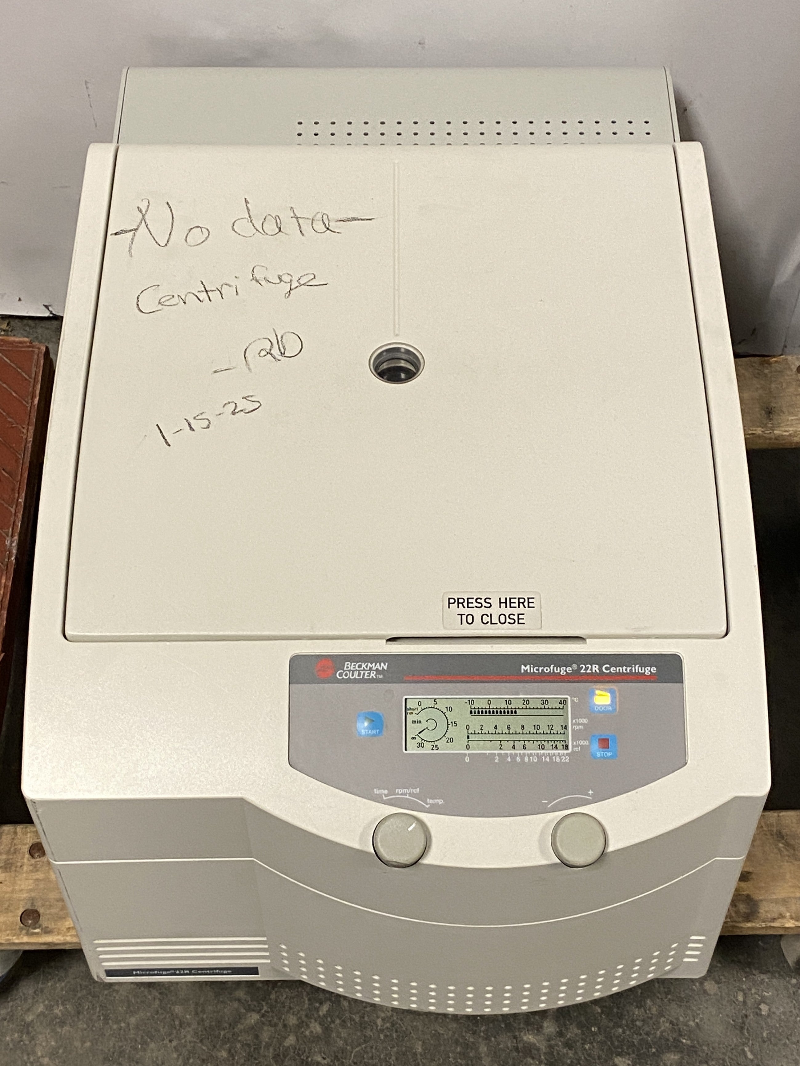Beckman Coulter Microfuge 22R Refrigerated Centrifuge *For Parts or Repair*
