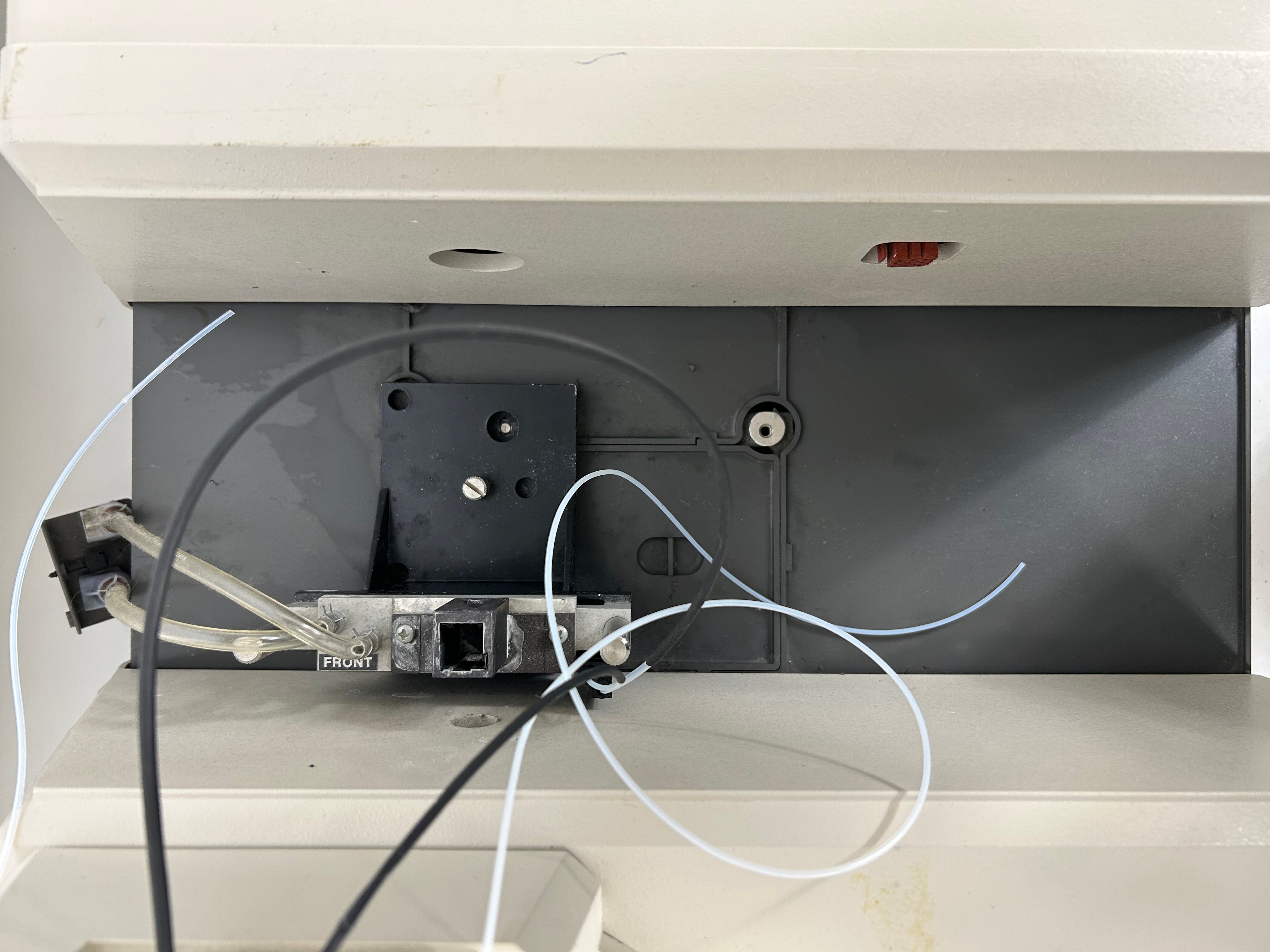 Beckman DU 7400 Spectrophotometer