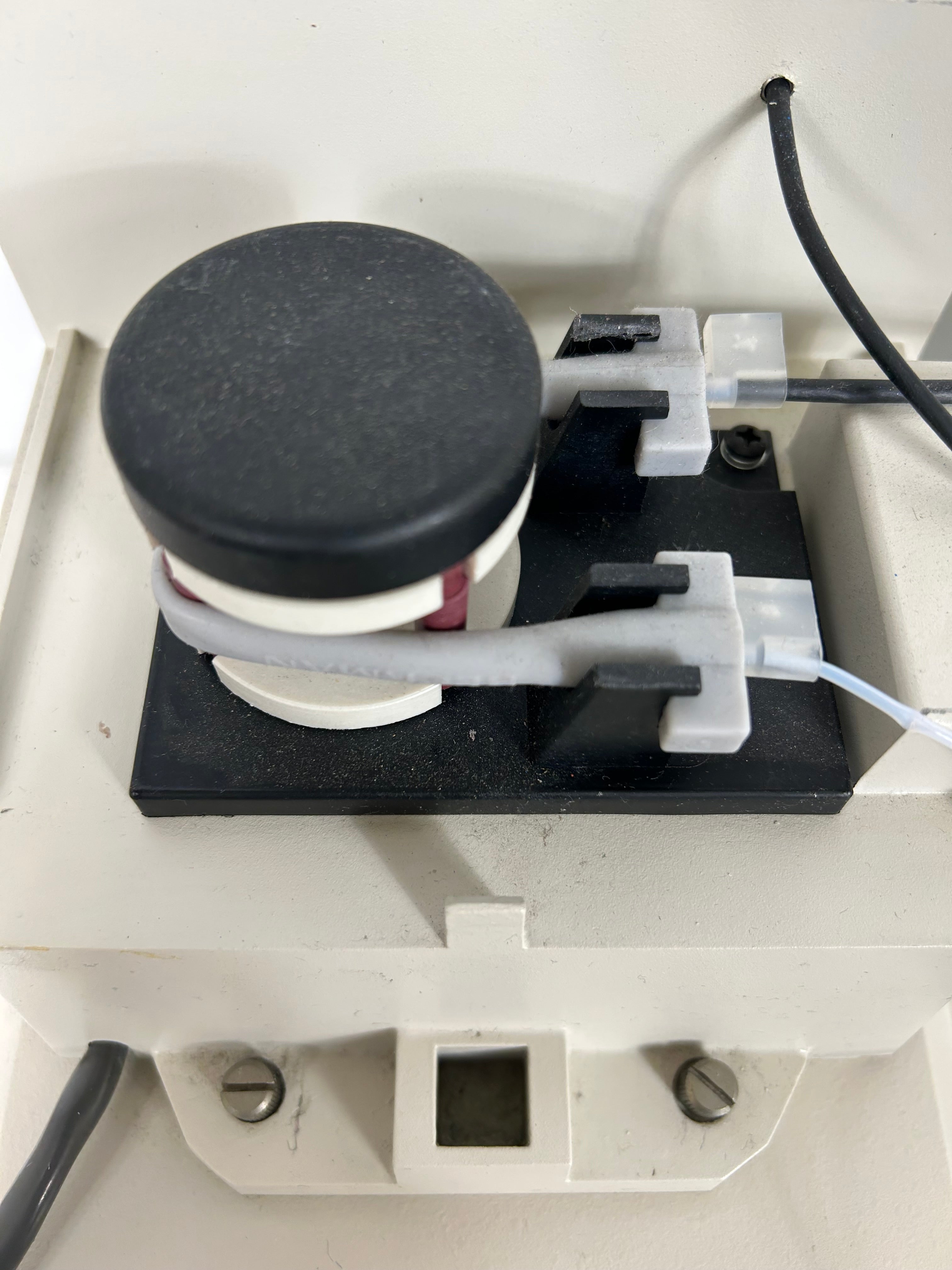 Beckman DU 7400 Spectrophotometer