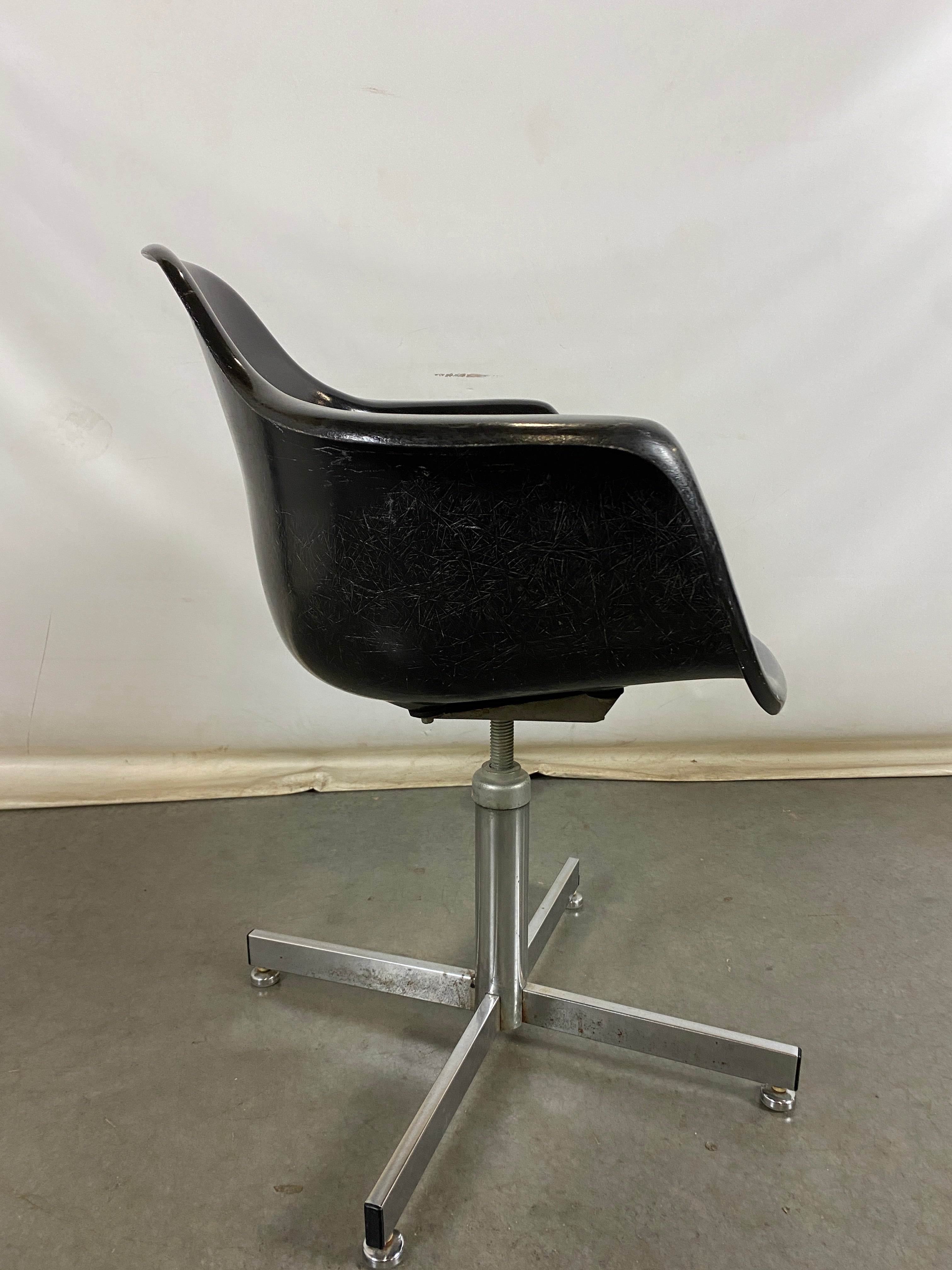 Black Fiberglass Shell Chair