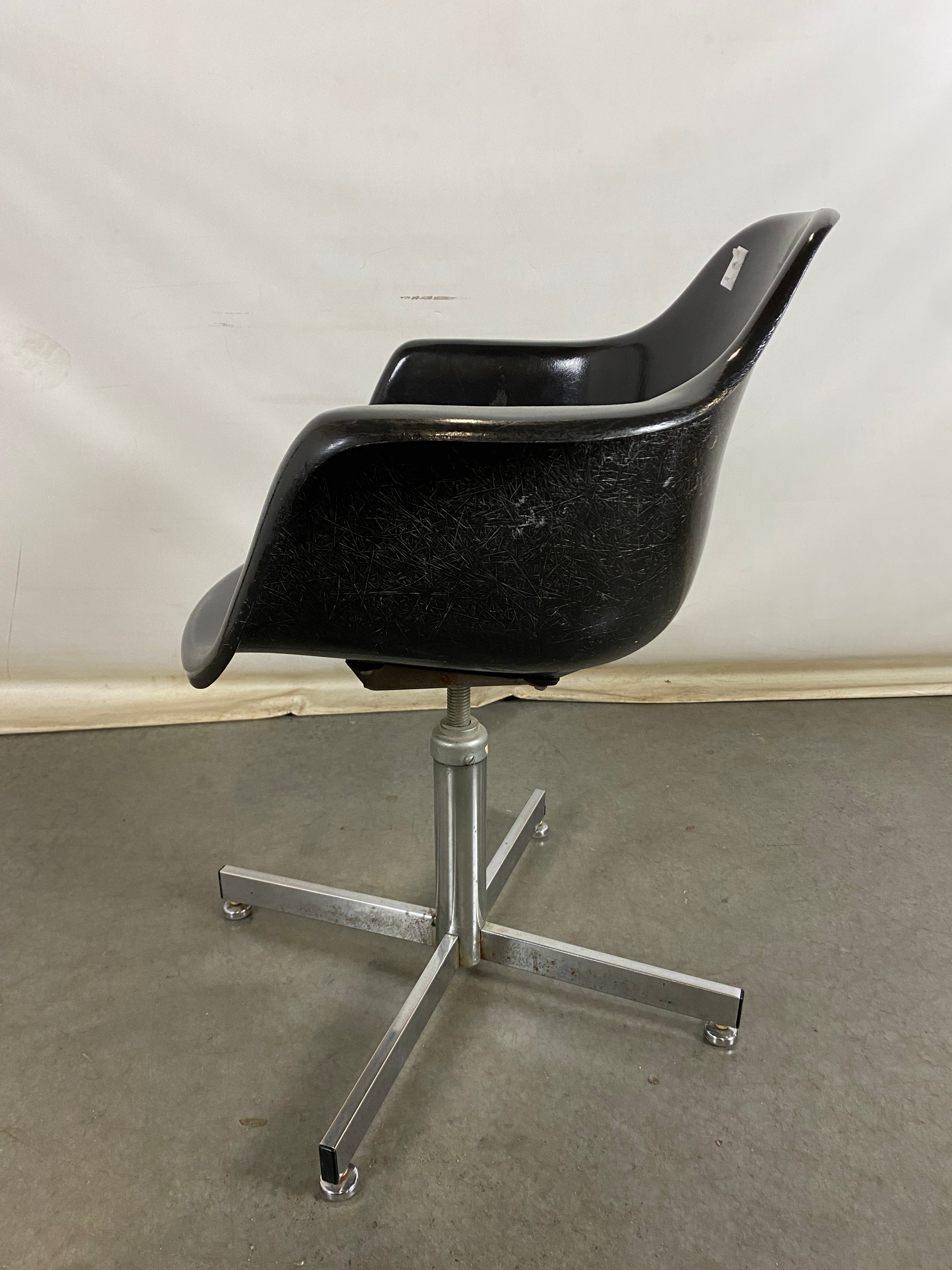 Black Fiberglass Shell Chair