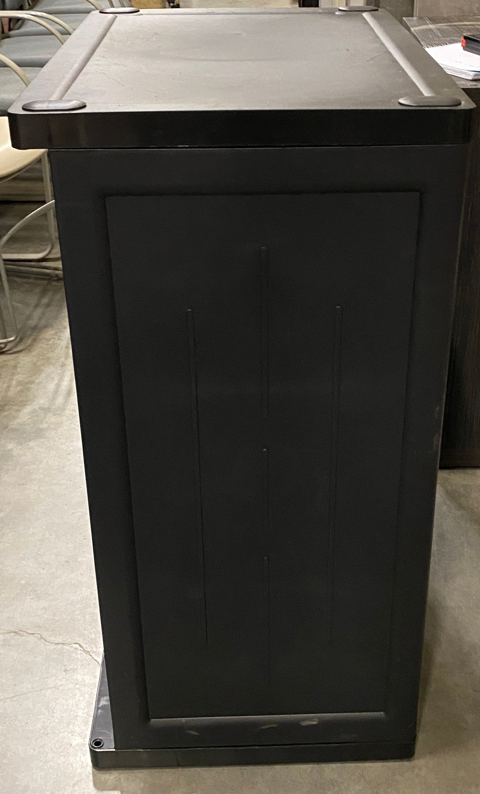 Black Plastic 3 Tier Adjustable Shelves