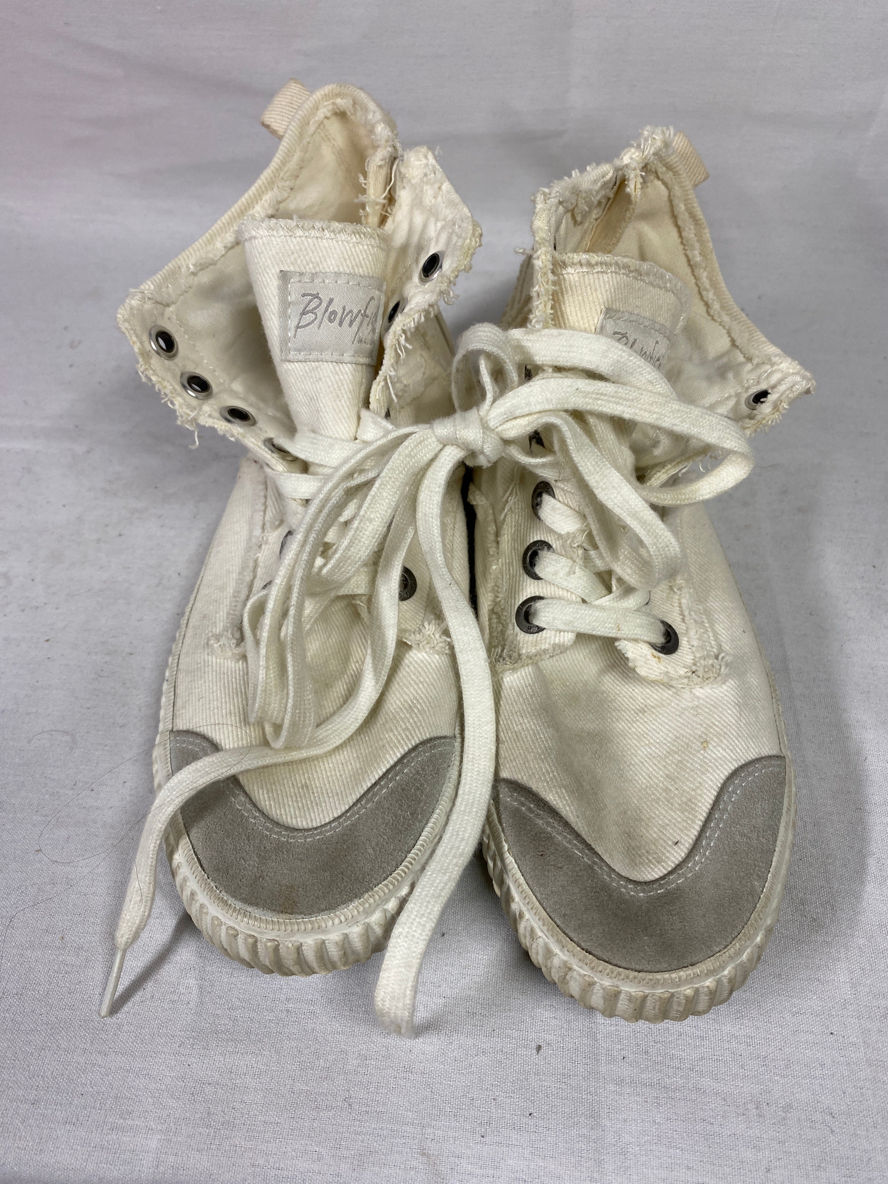 Blowfish Off-White High-Top Sneakers w/ Side Zippers and Distressed Canvas Women's Size 7.5/8