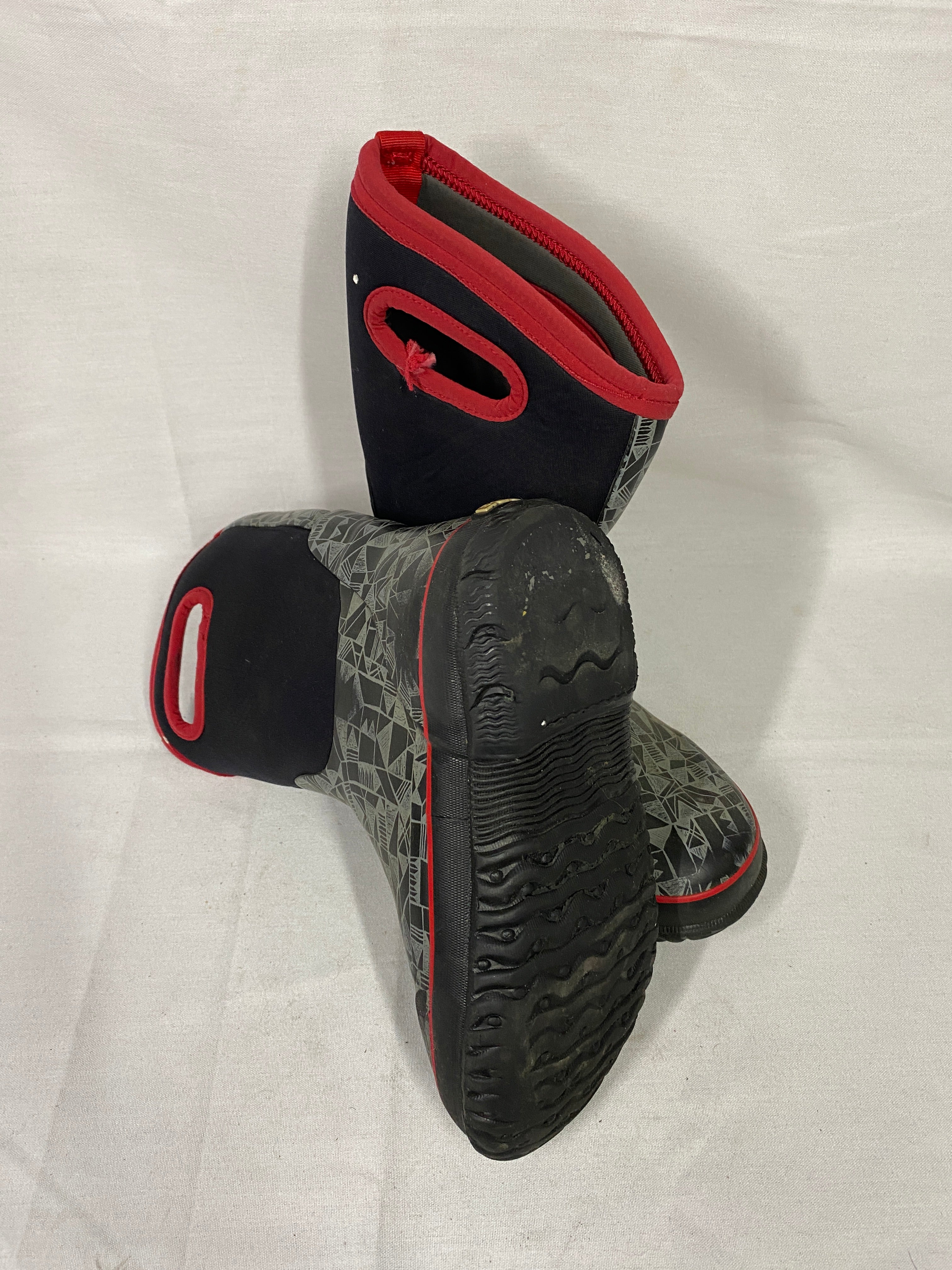 Bogs Black and Red K Classic Maze Water Boots Youth Size 3