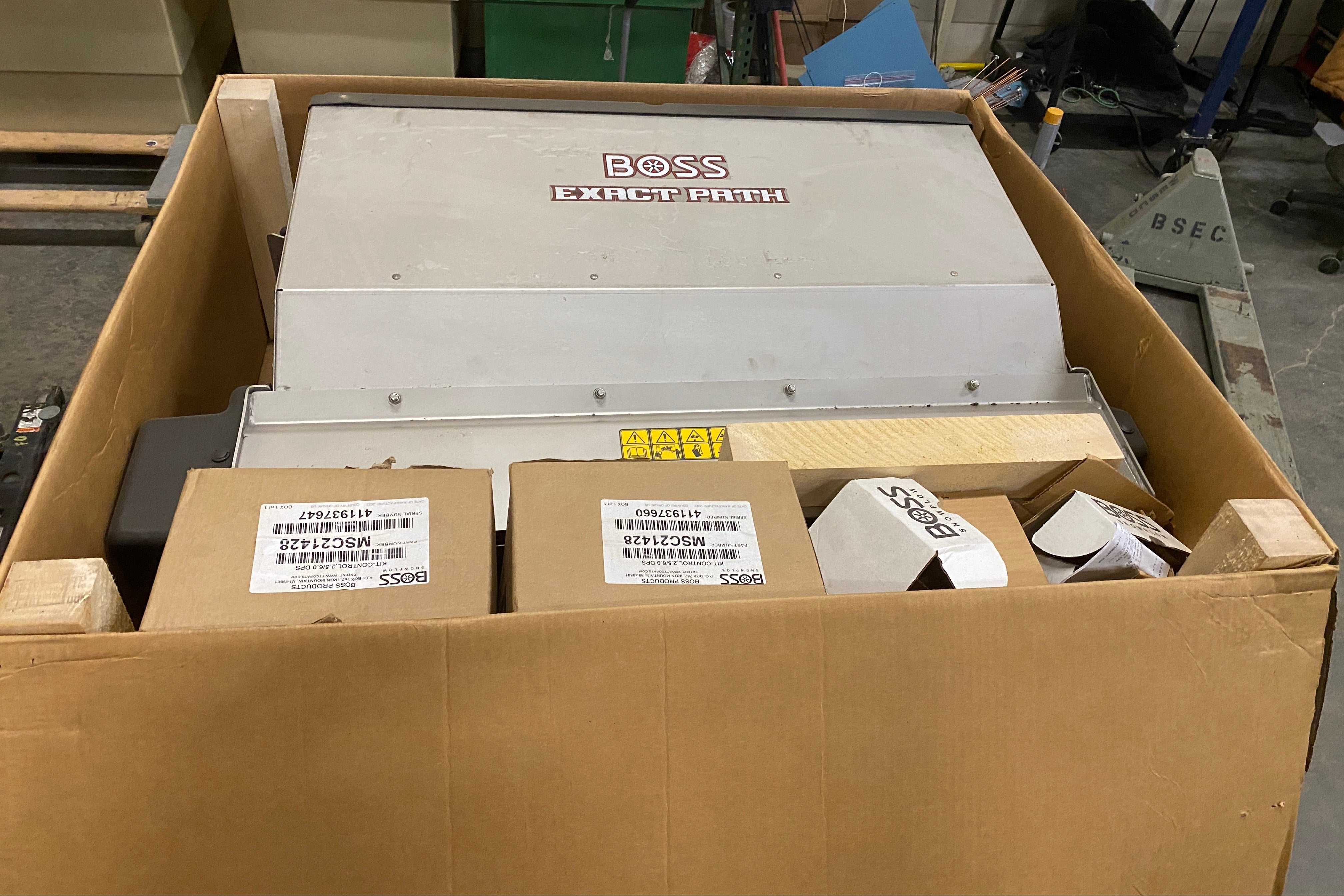 Boss #DPS21350 Road/Sidewalk Mounted Salter Kit