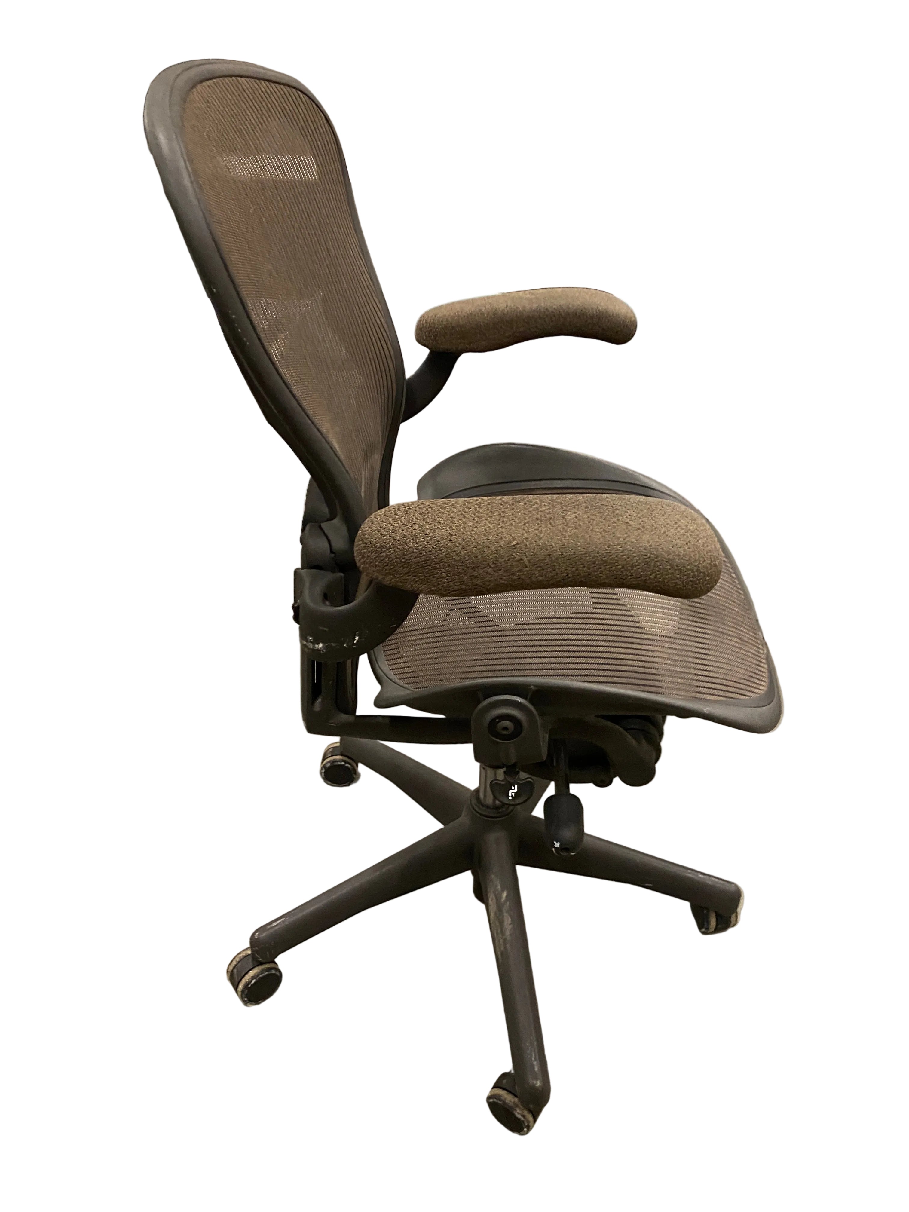 Brown Herman Miller Aeron Chair Size B (remastered)