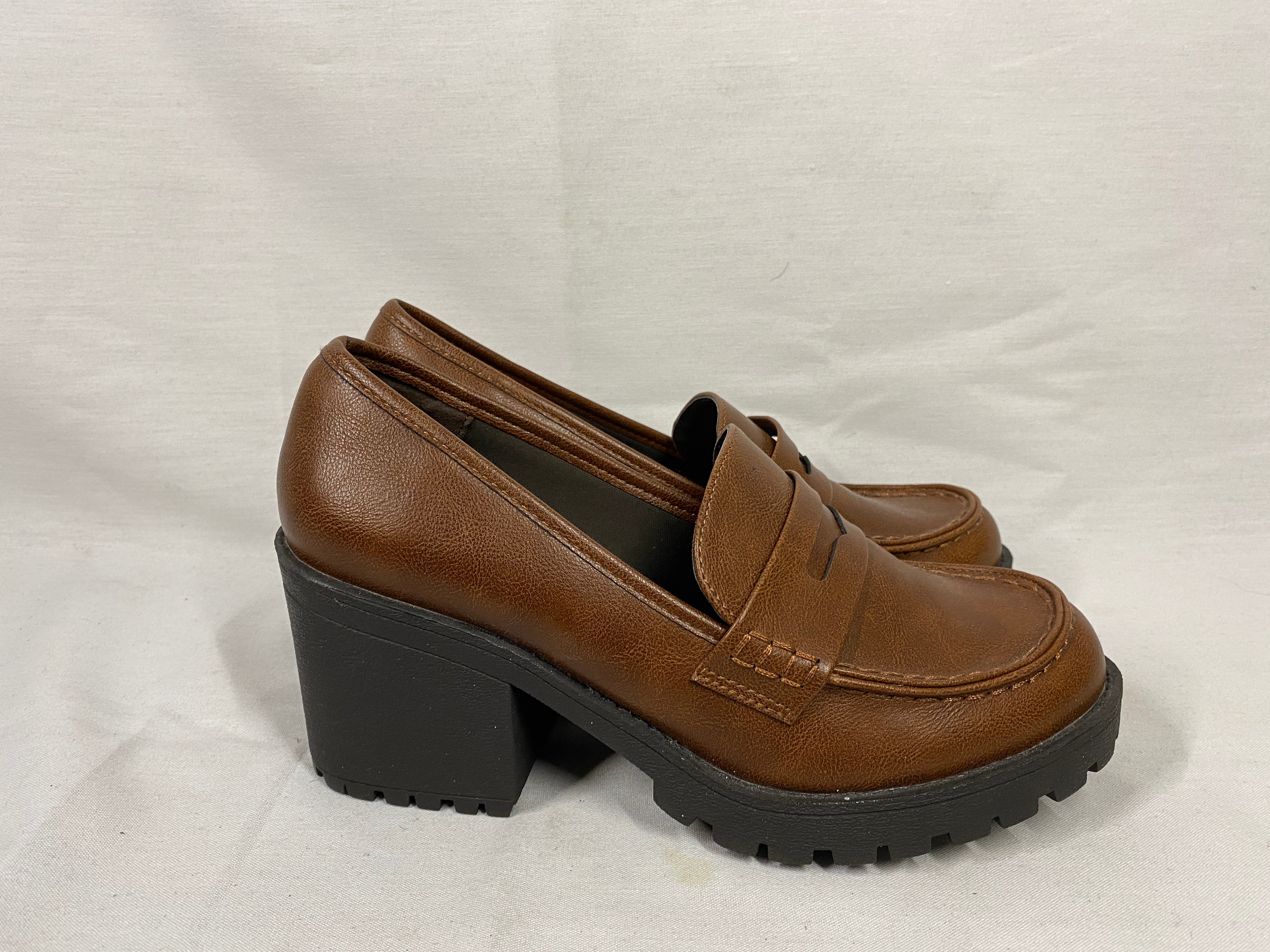 Brown Soda Kinder Heeled Loafers Women's Size 9
