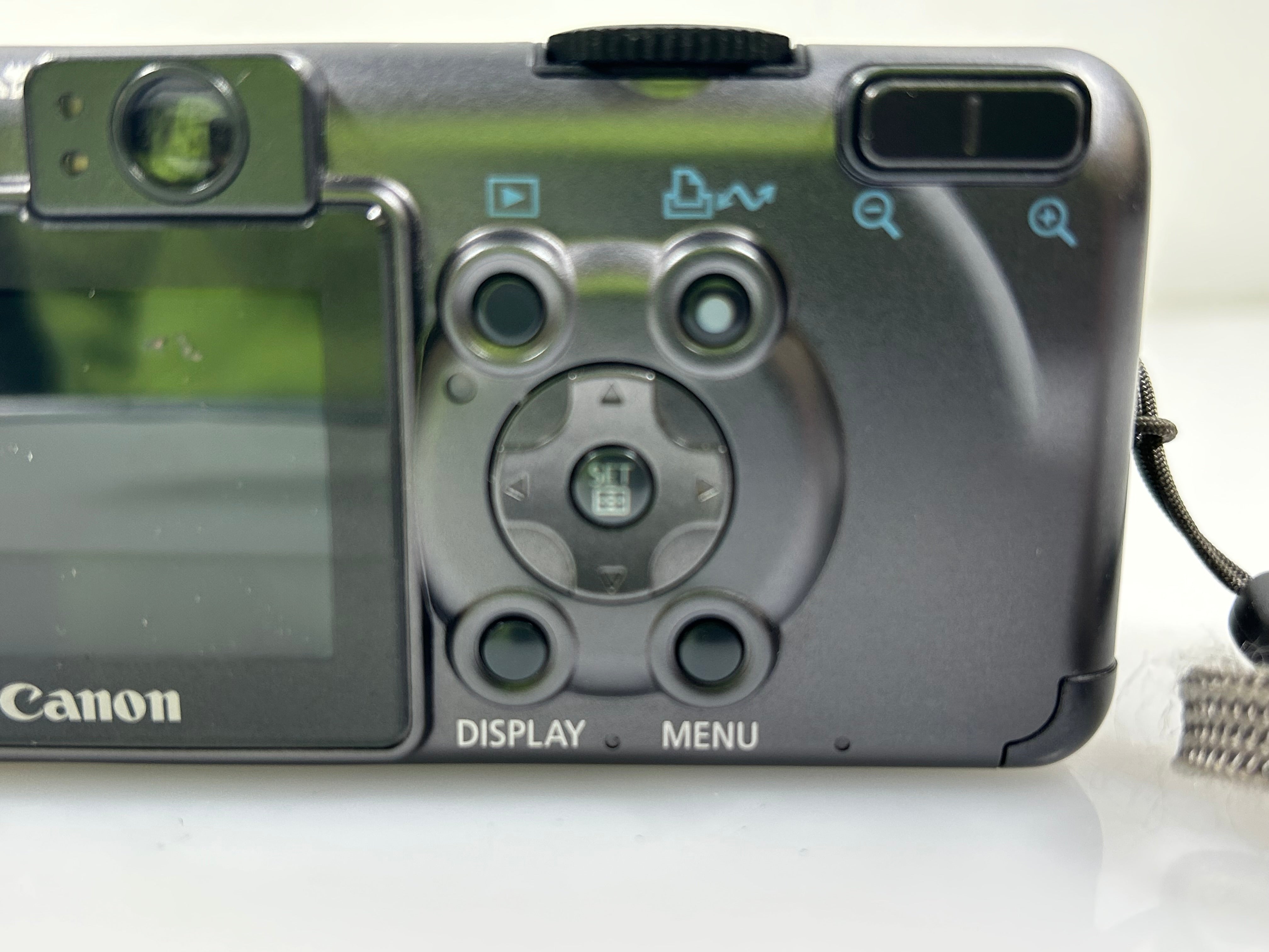 Canon PowerShot S70 Digital Camera