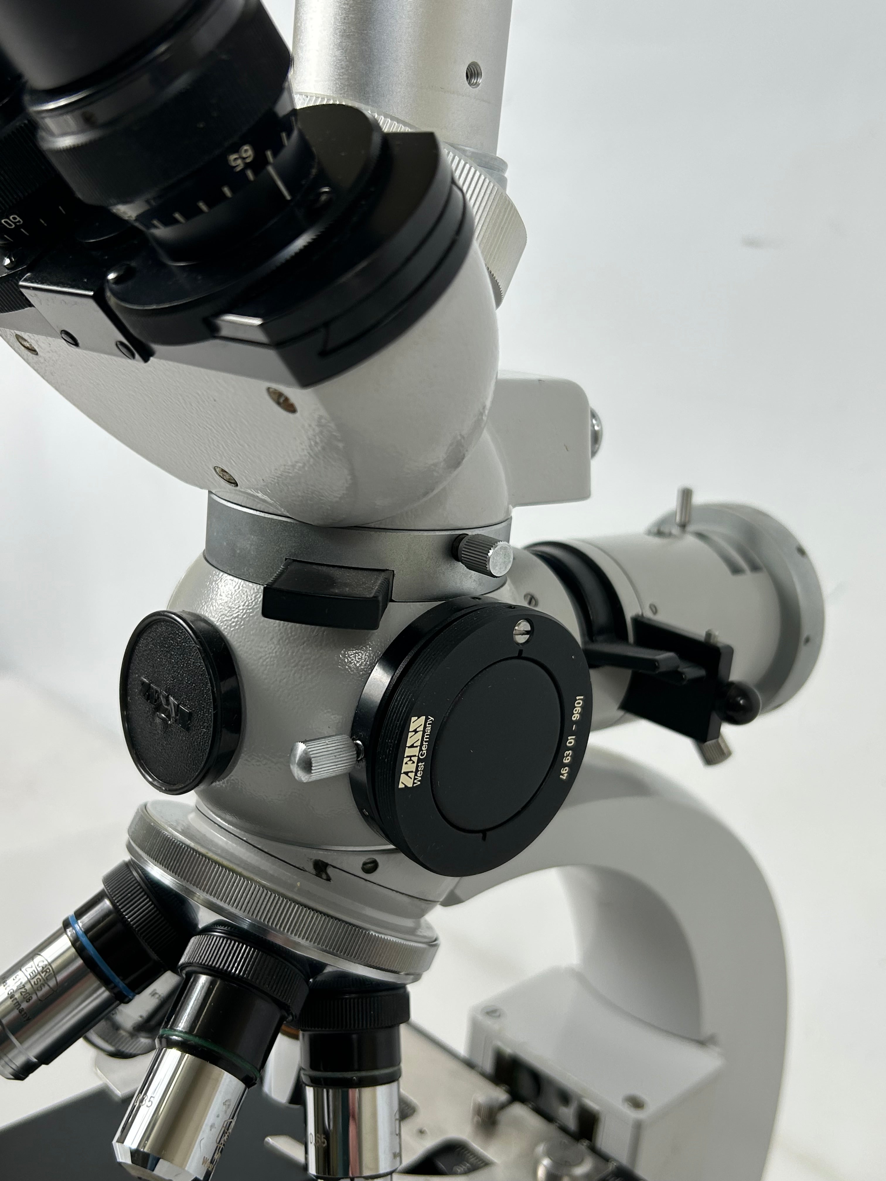 Carl Zeiss Trinocular Fluorescence Microscope