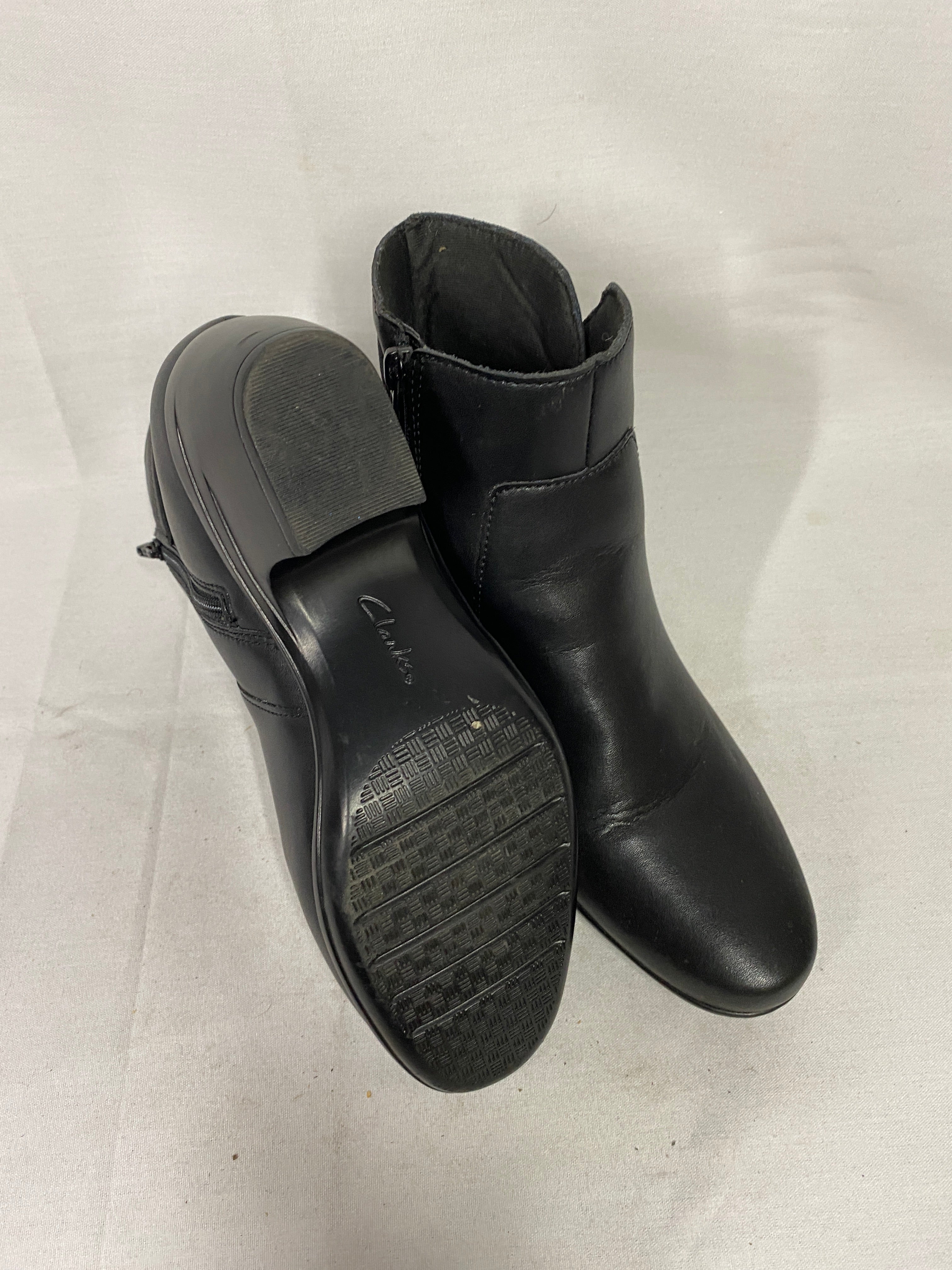 Clark's Black Leather Emily 2 Holly Ankle Boots Women's Size 8.5