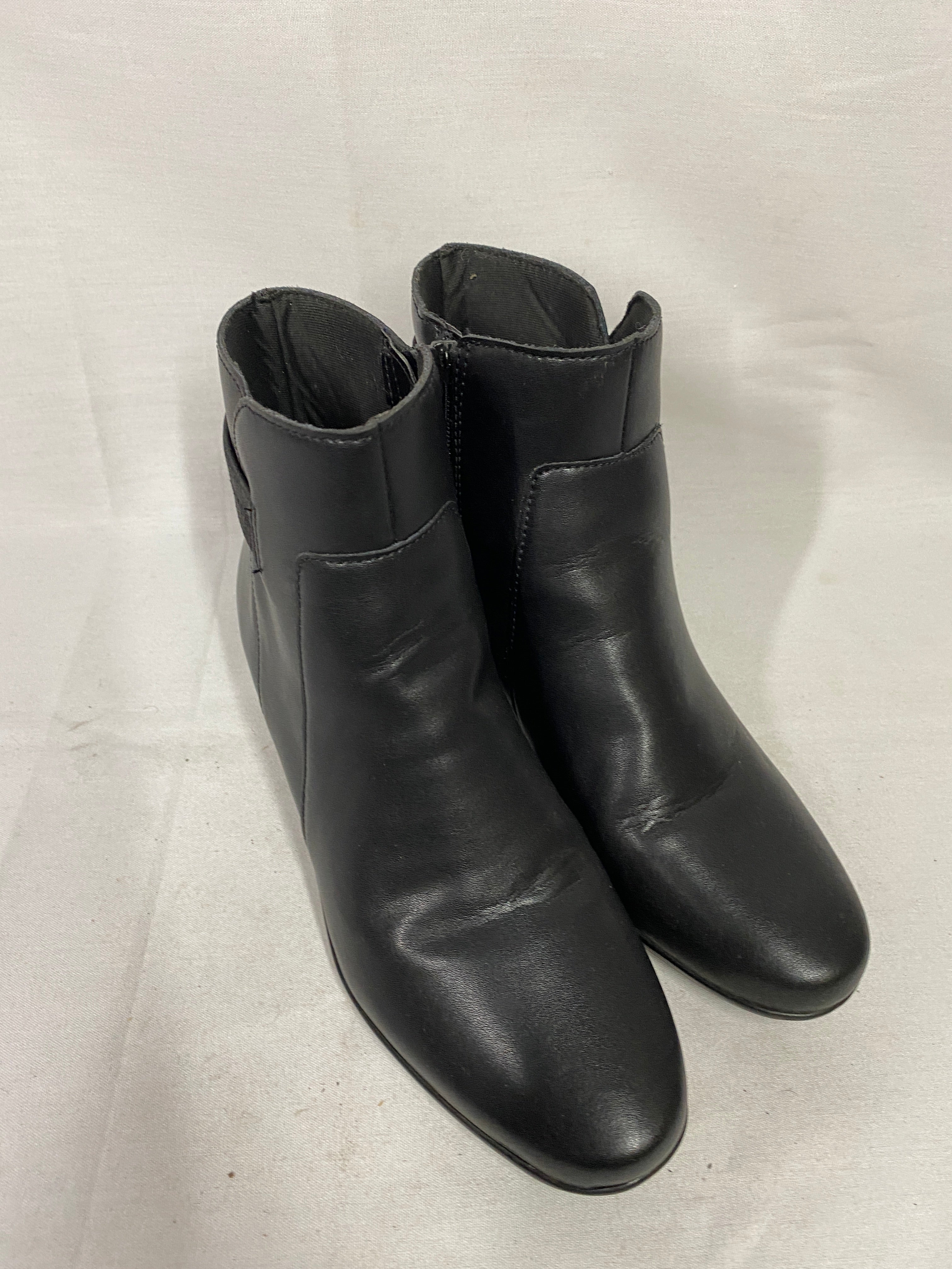 Clark's Black Leather Emily 2 Holly Ankle Boots Women's Size 8.5