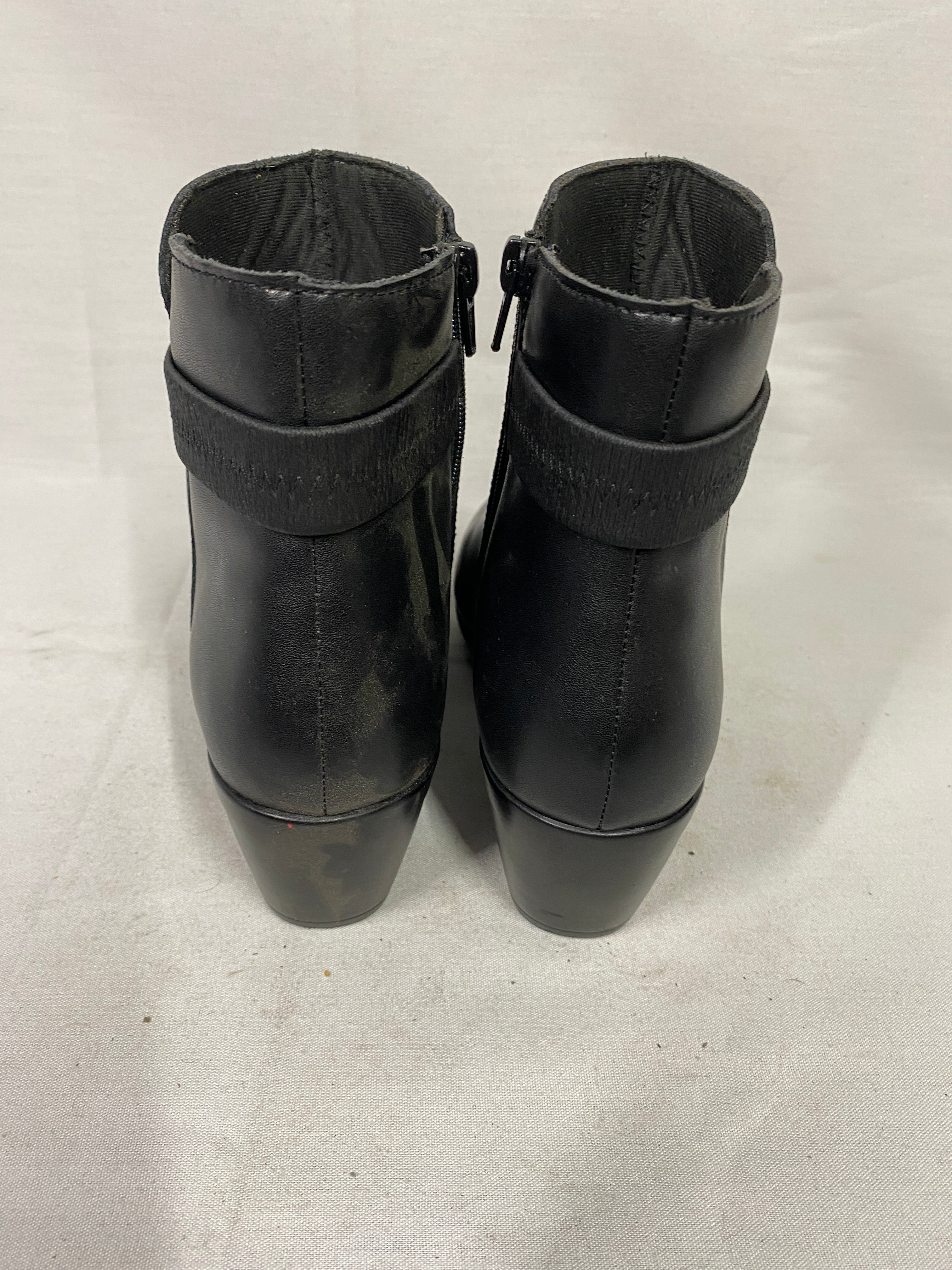 Clark's Black Leather Emily 2 Holly Ankle Boots Women's Size 8.5