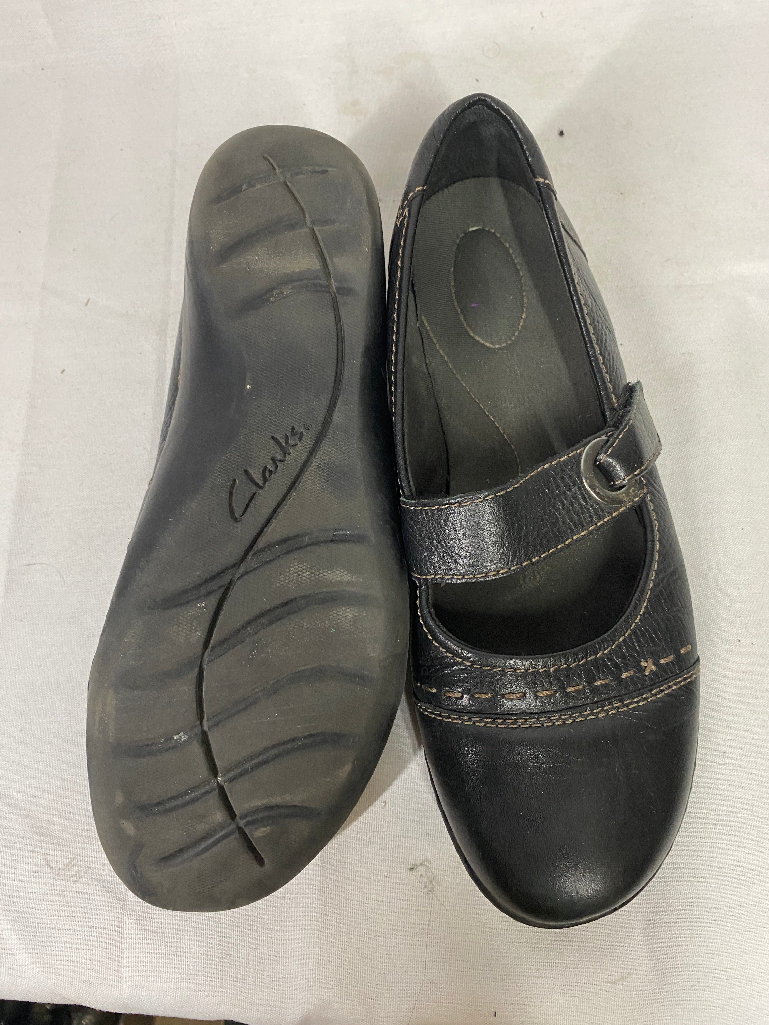 Clarks Black Leather Flat Maryjane Style Shoes in Size 10