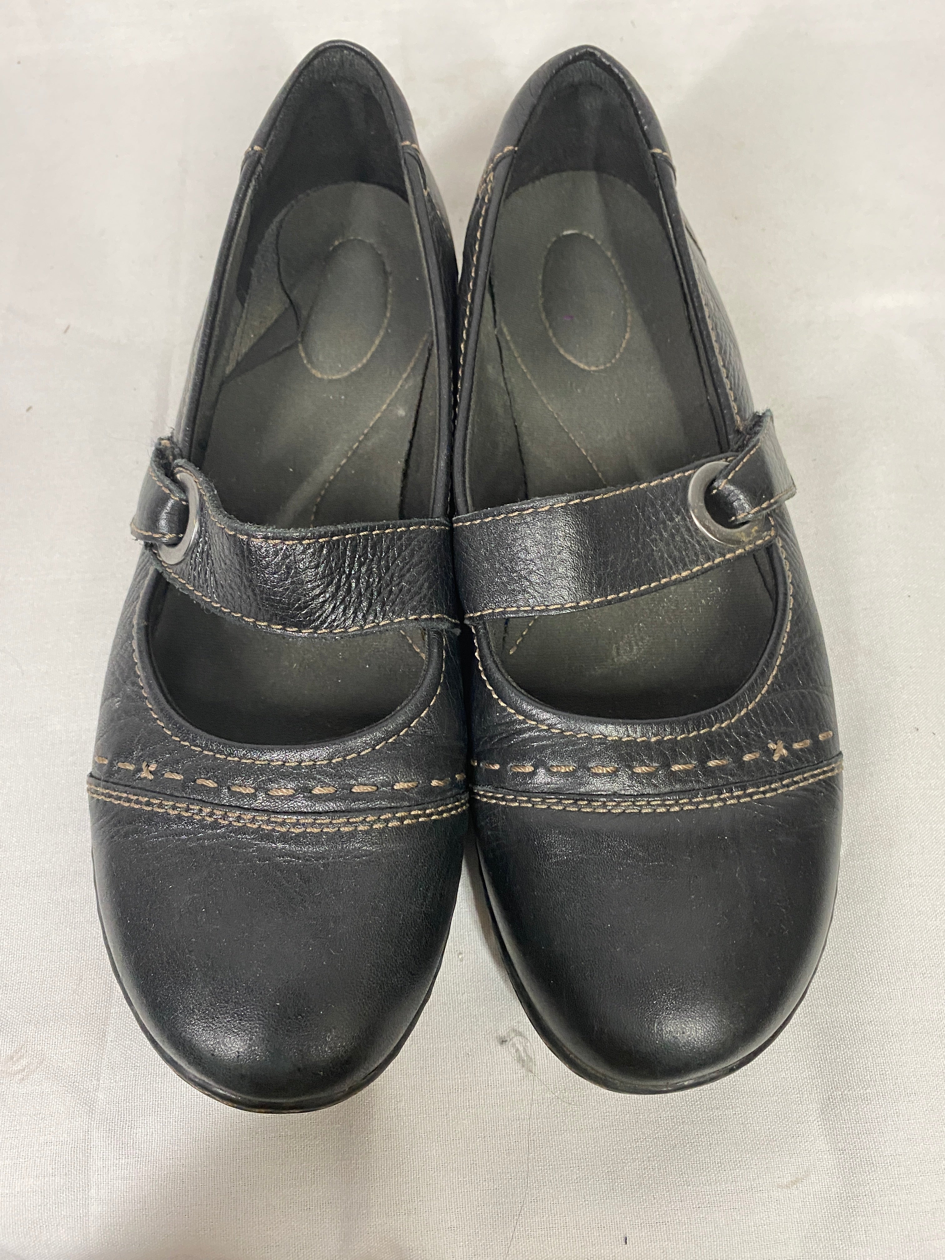 Clarks Black Leather Flat Maryjane Style Shoes in Size 10