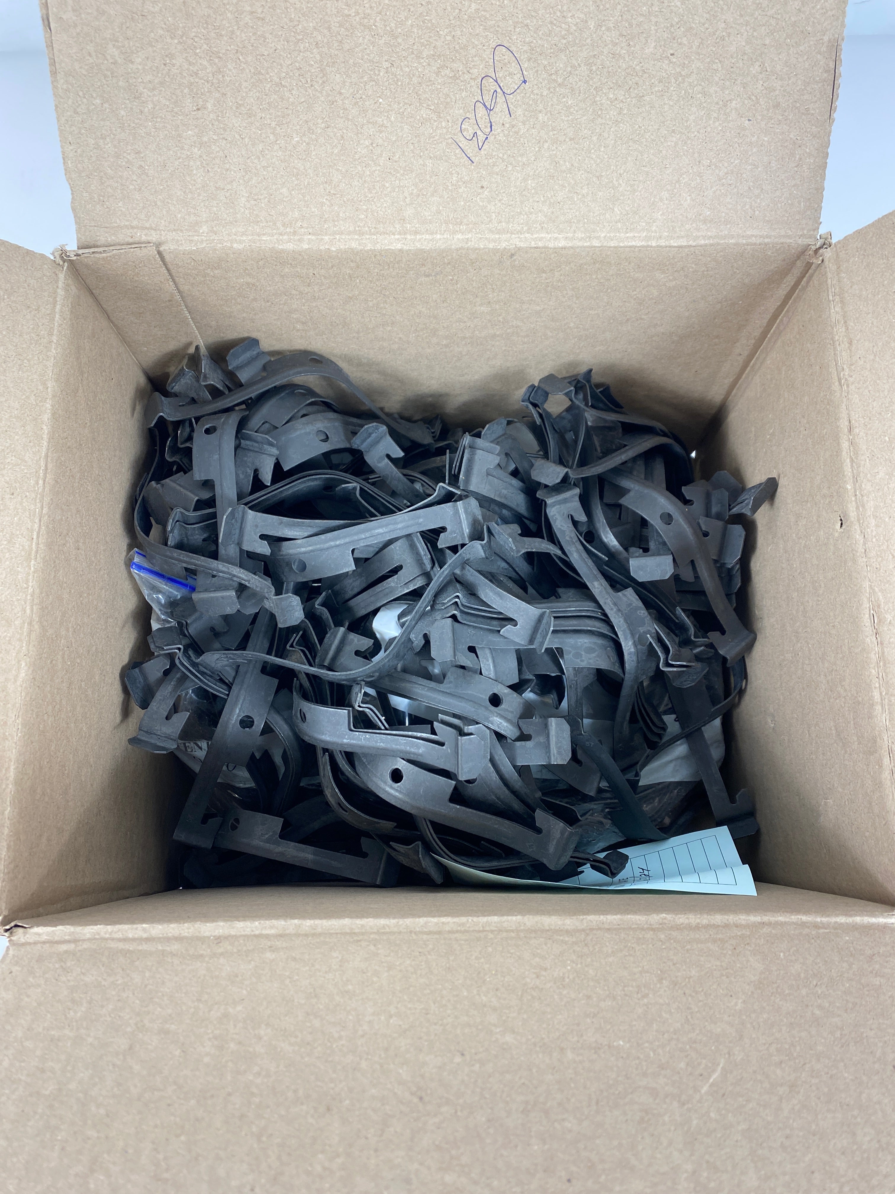 Clip Caddy 1 1/4" EMT Type B Count of 243