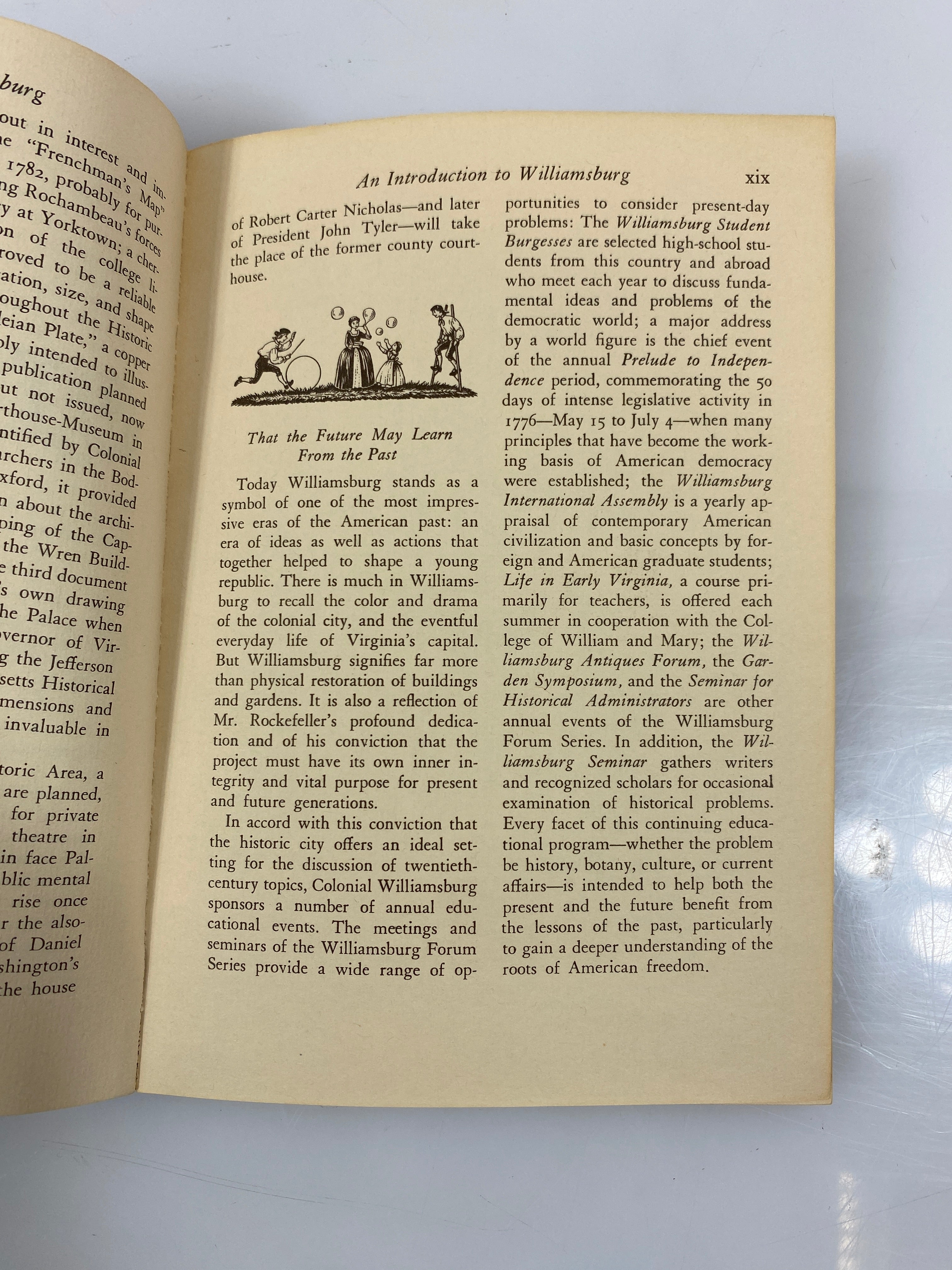 Colonial Williamsburg Official Guidebook 1968 SC