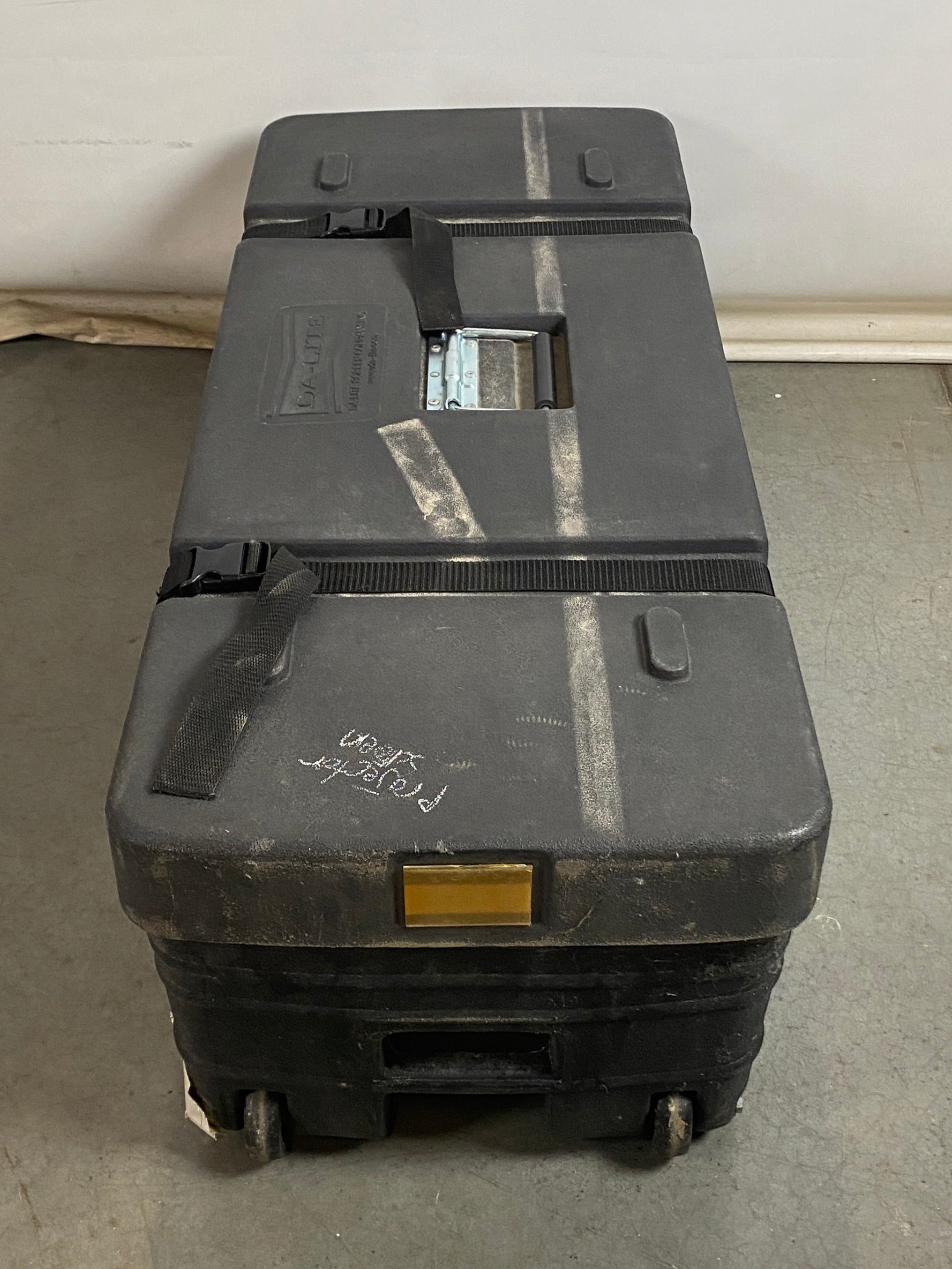 DA-LITE Projector Screen and Travel Case
