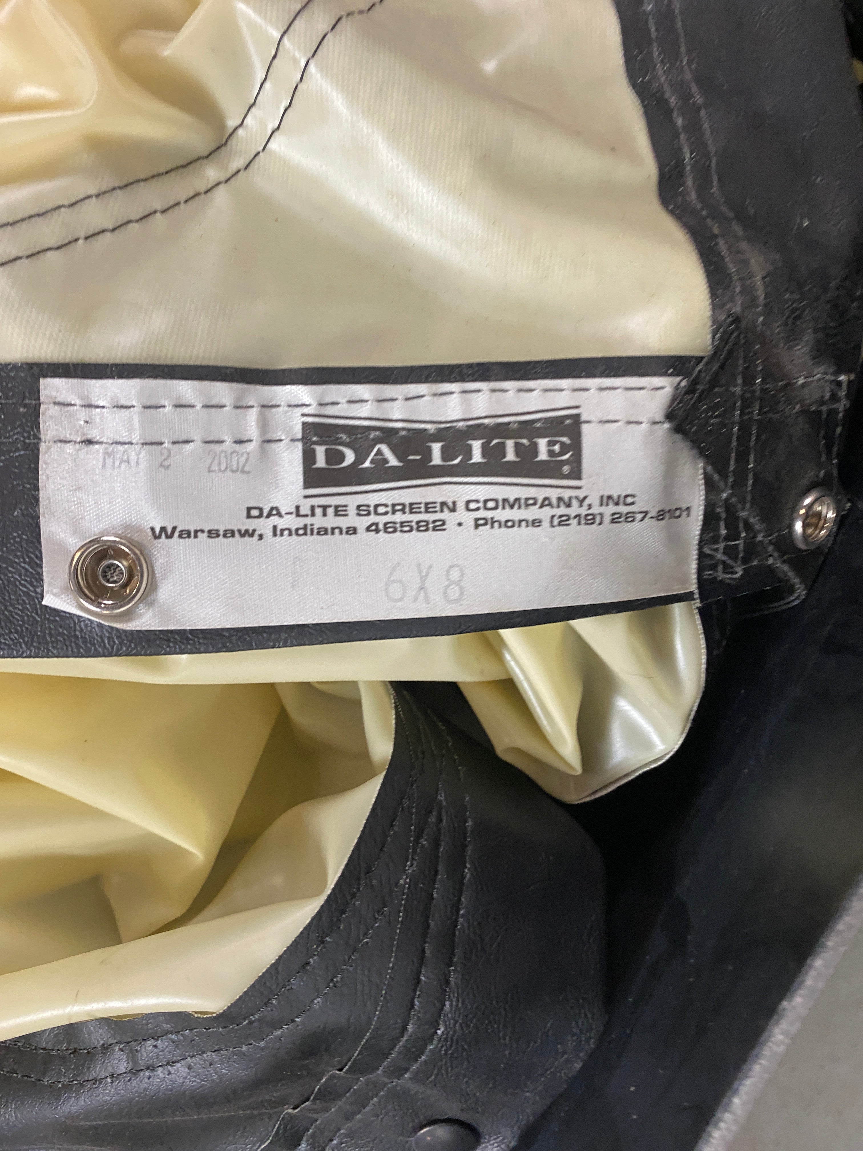 DA-LITE Projector Screen and Travel Case