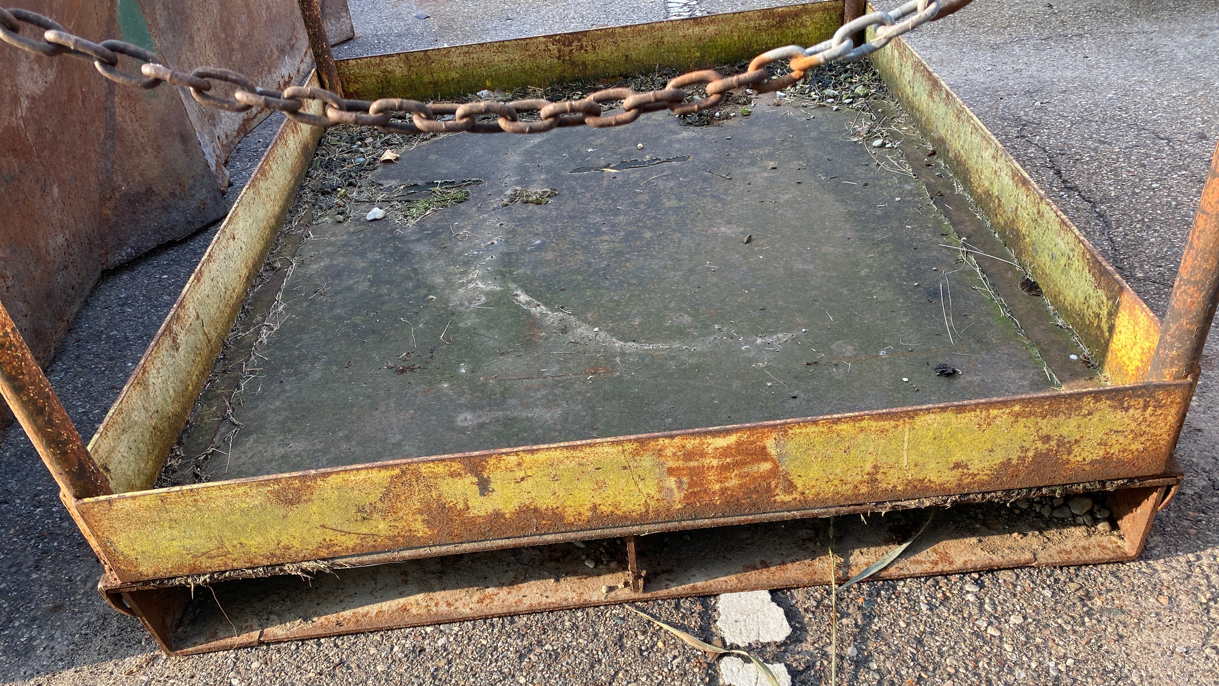 Dark Yellow Metal Man Lift