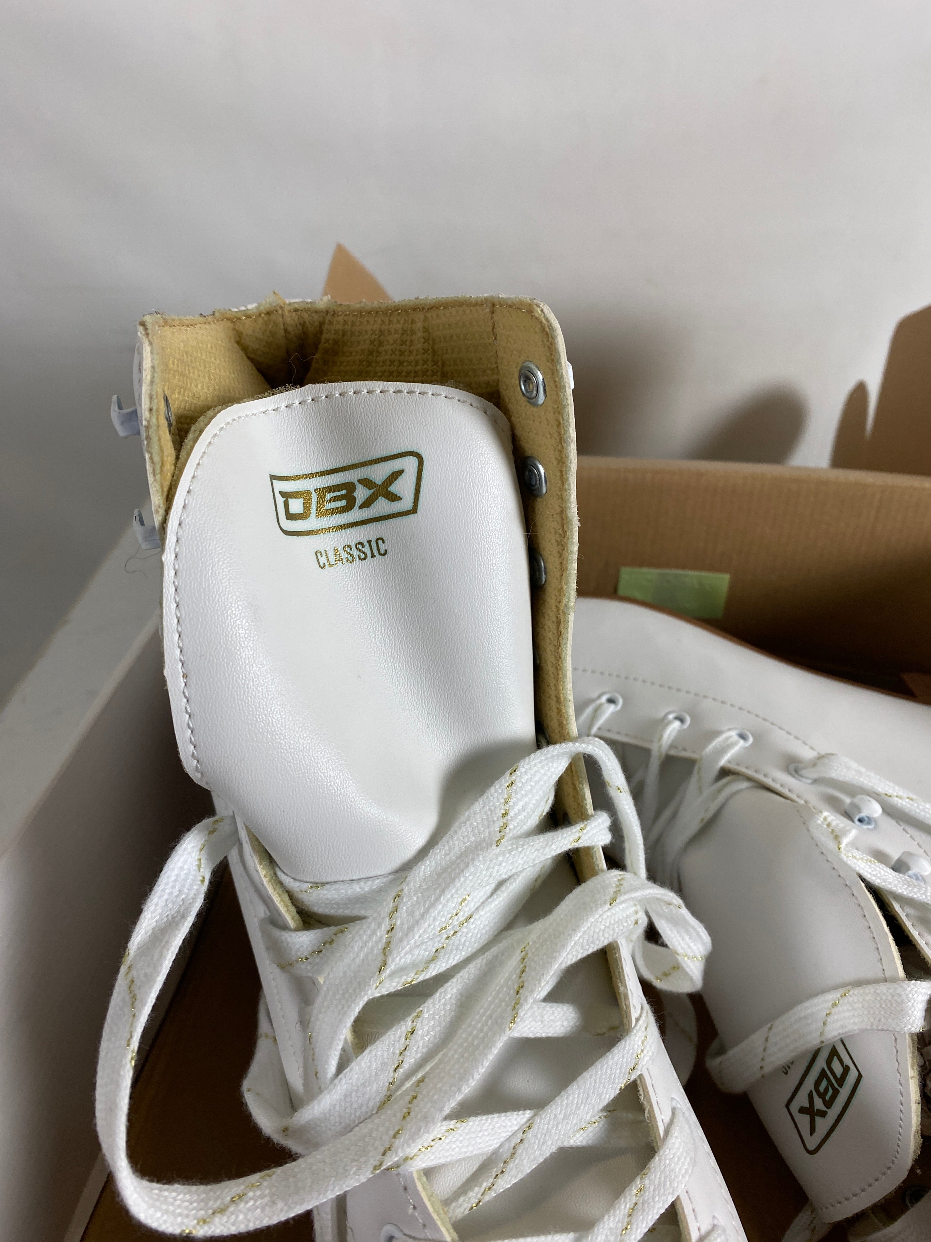 DBX Motion Figure Ice Skates Women's Size 10