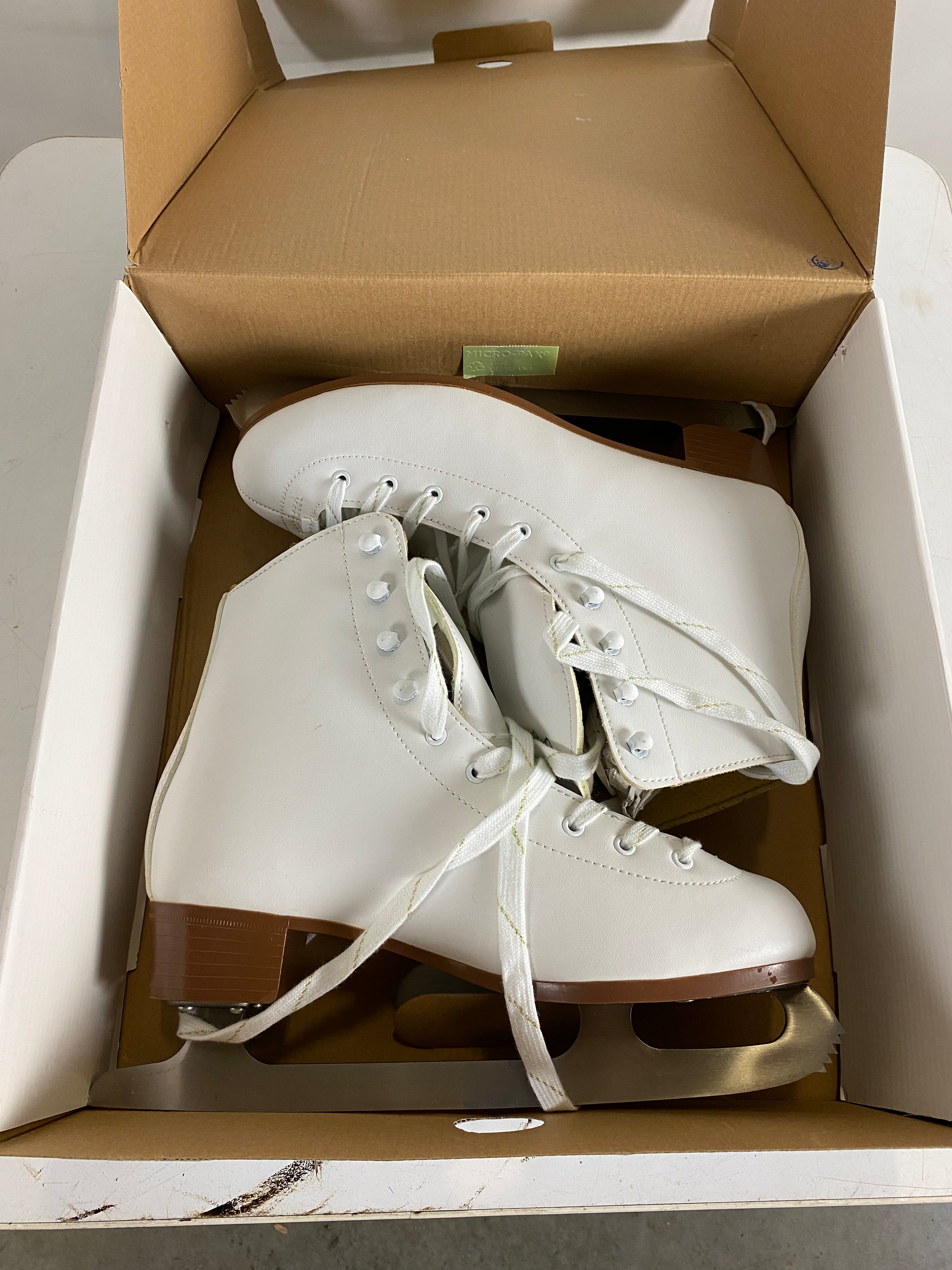 DBX Motion Figure Ice Skates Women's Size 10