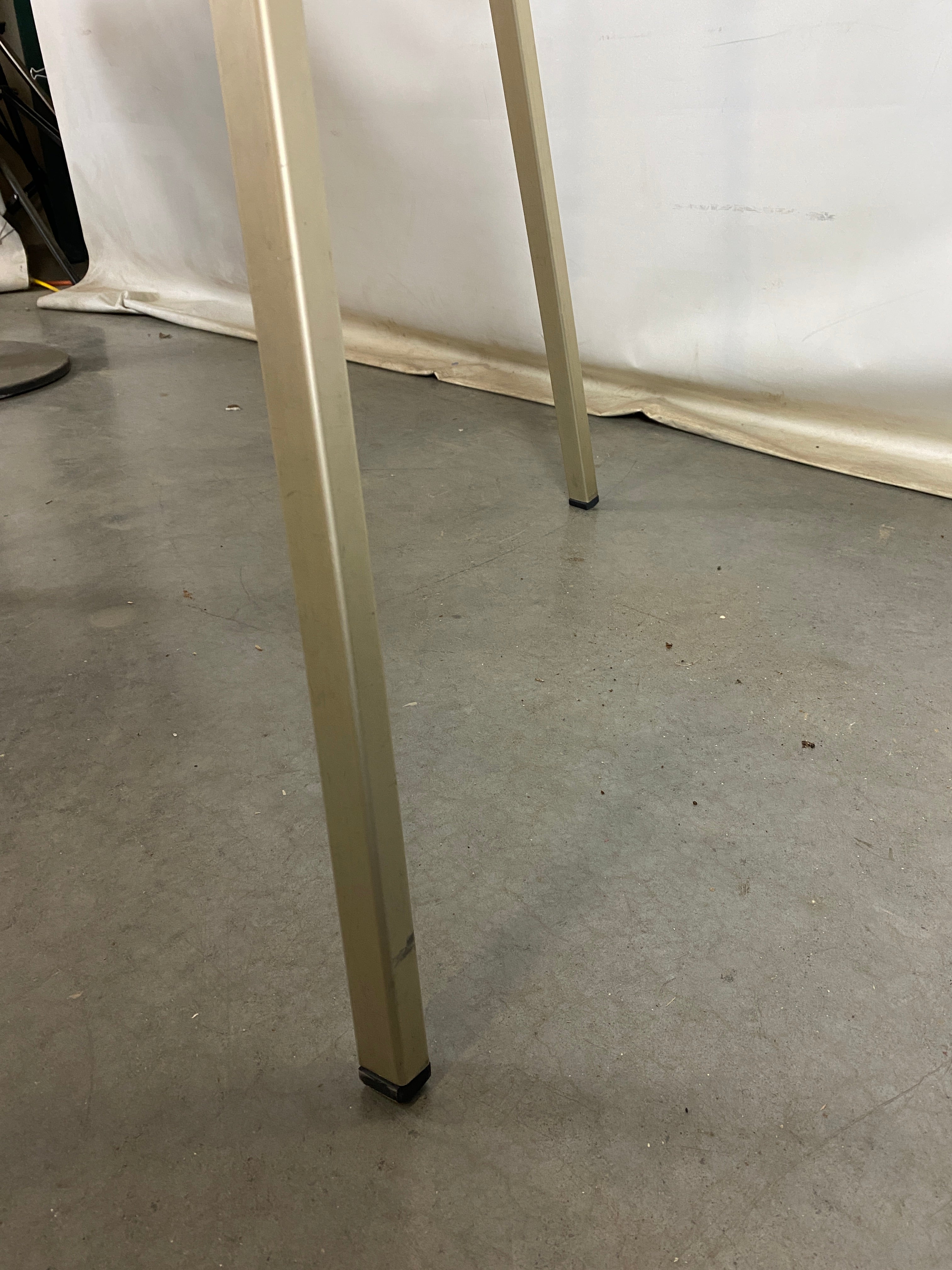 Draper Aluminum Easel Stand with Case