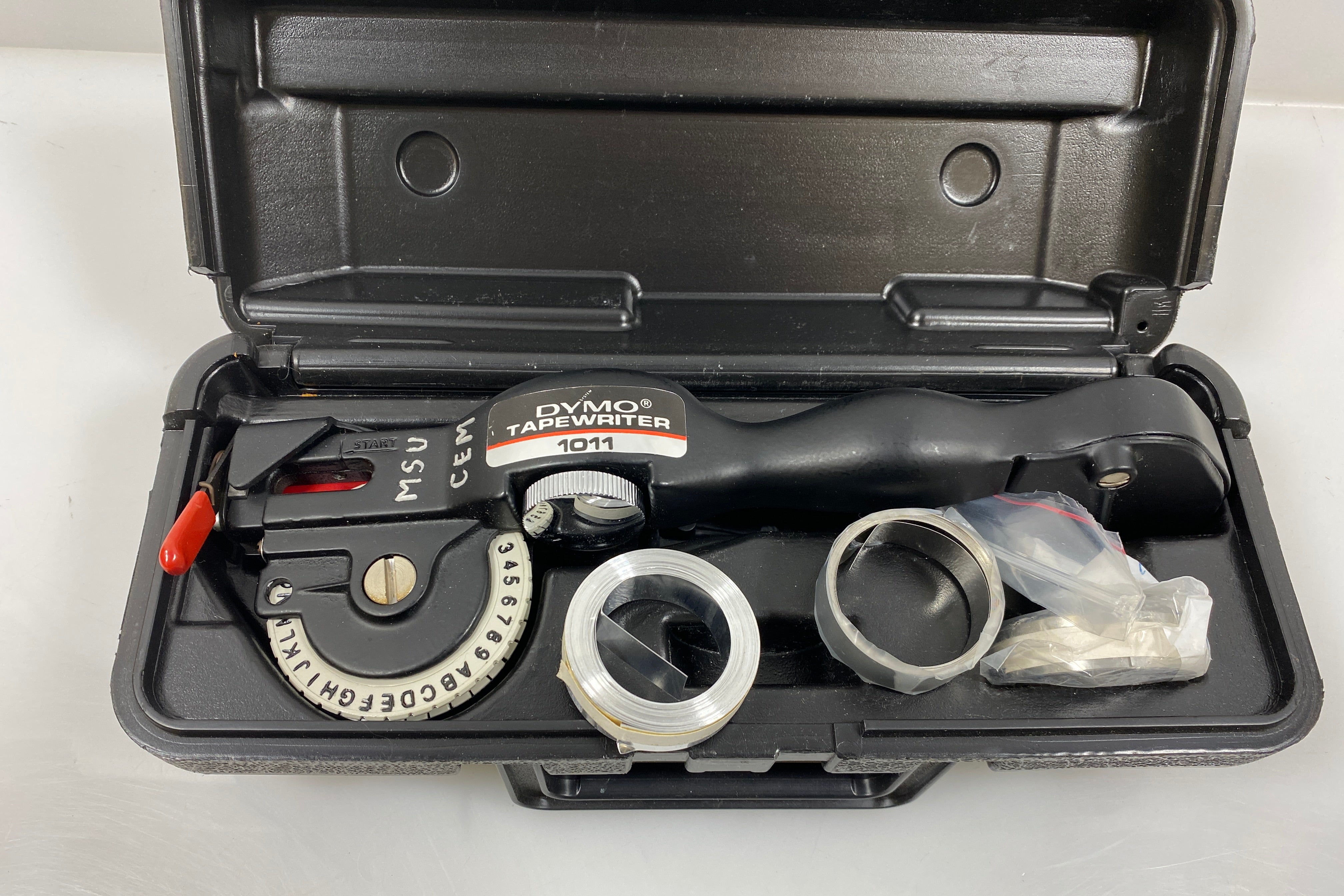 Dymo #1011 Embossing Label Maker Kit