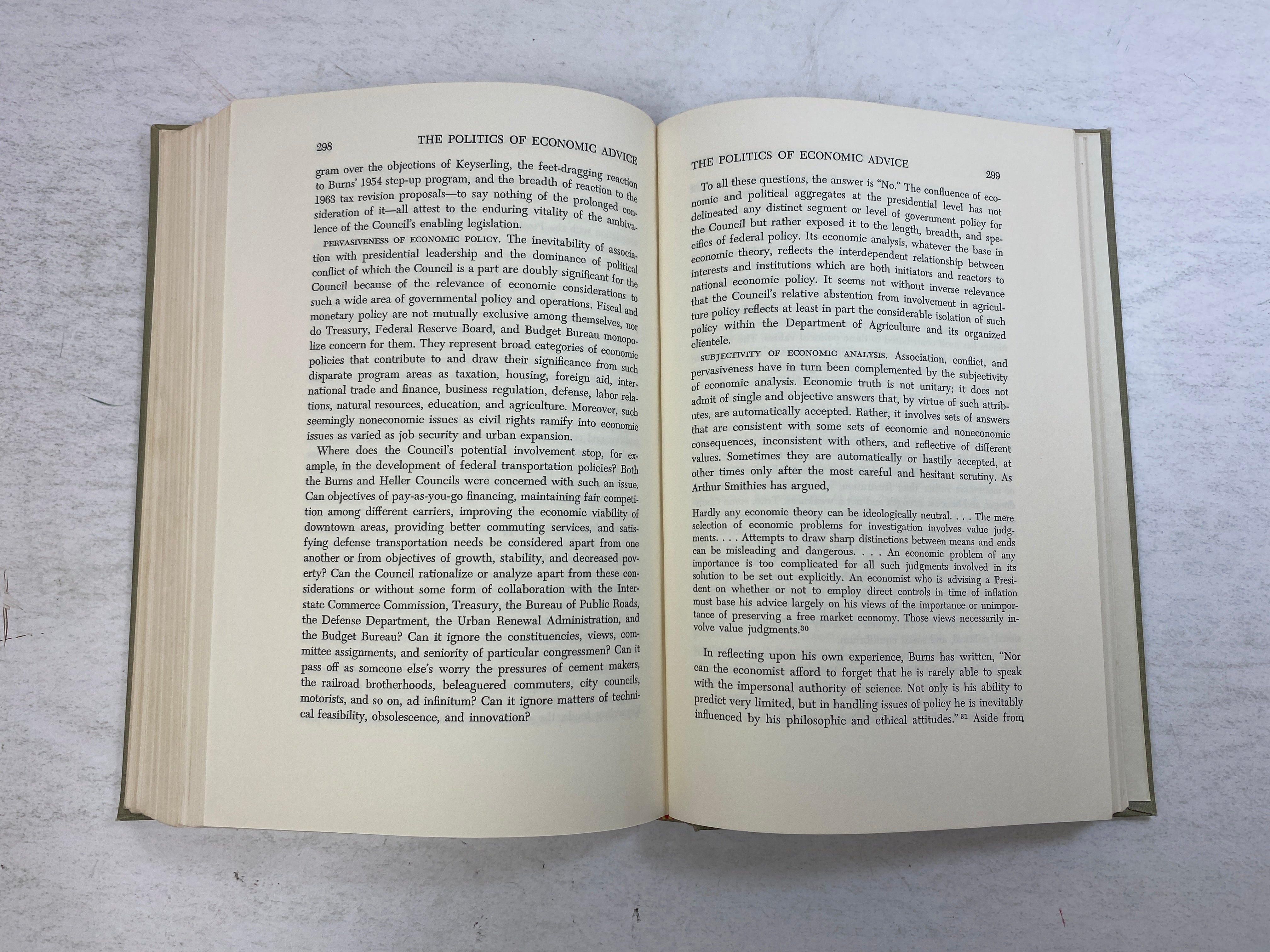 Economic Advice and Presidential Leadership by Flash Ex-library 1965 HC
