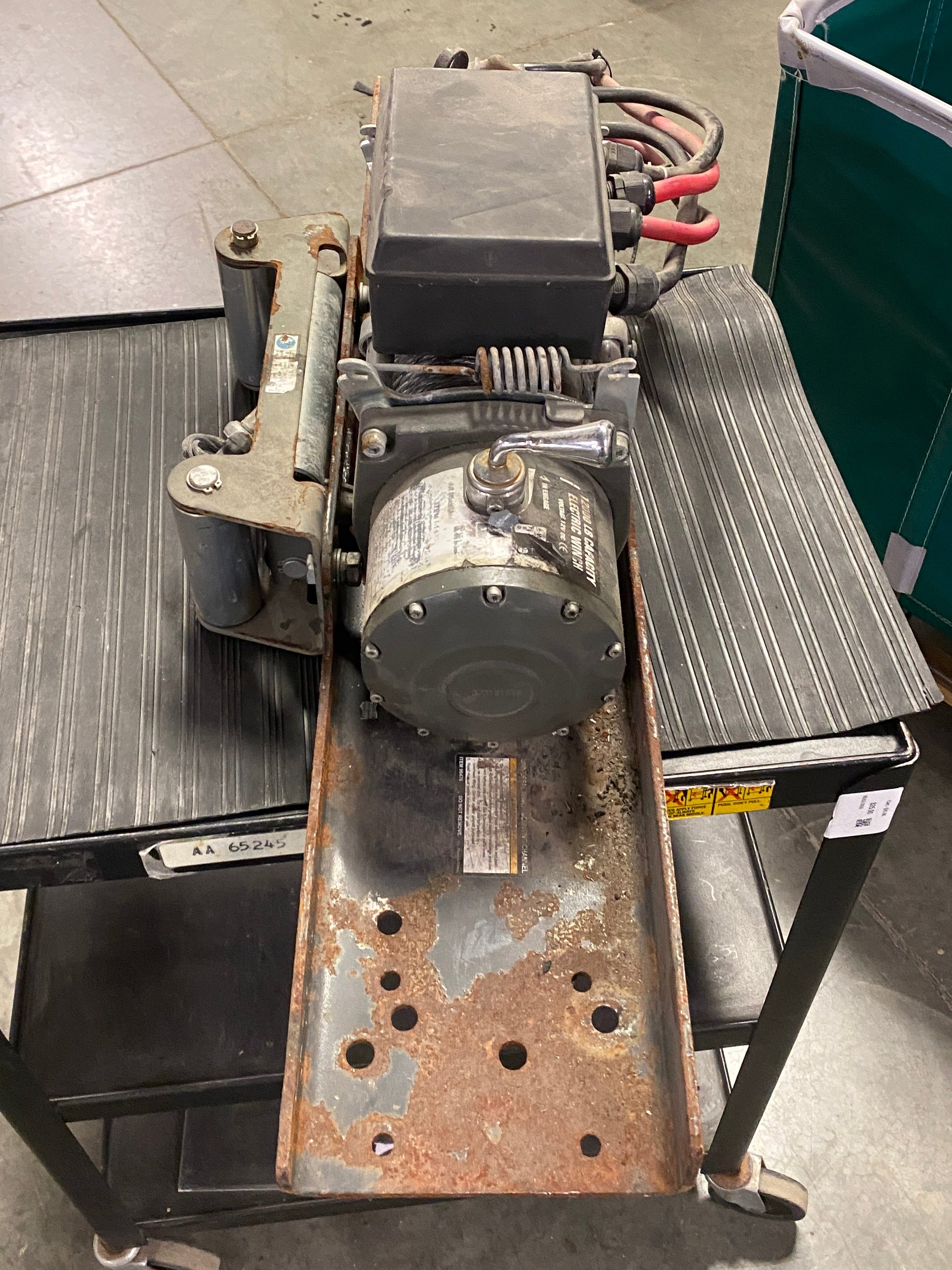 Electric Winch w/ Mount on Back