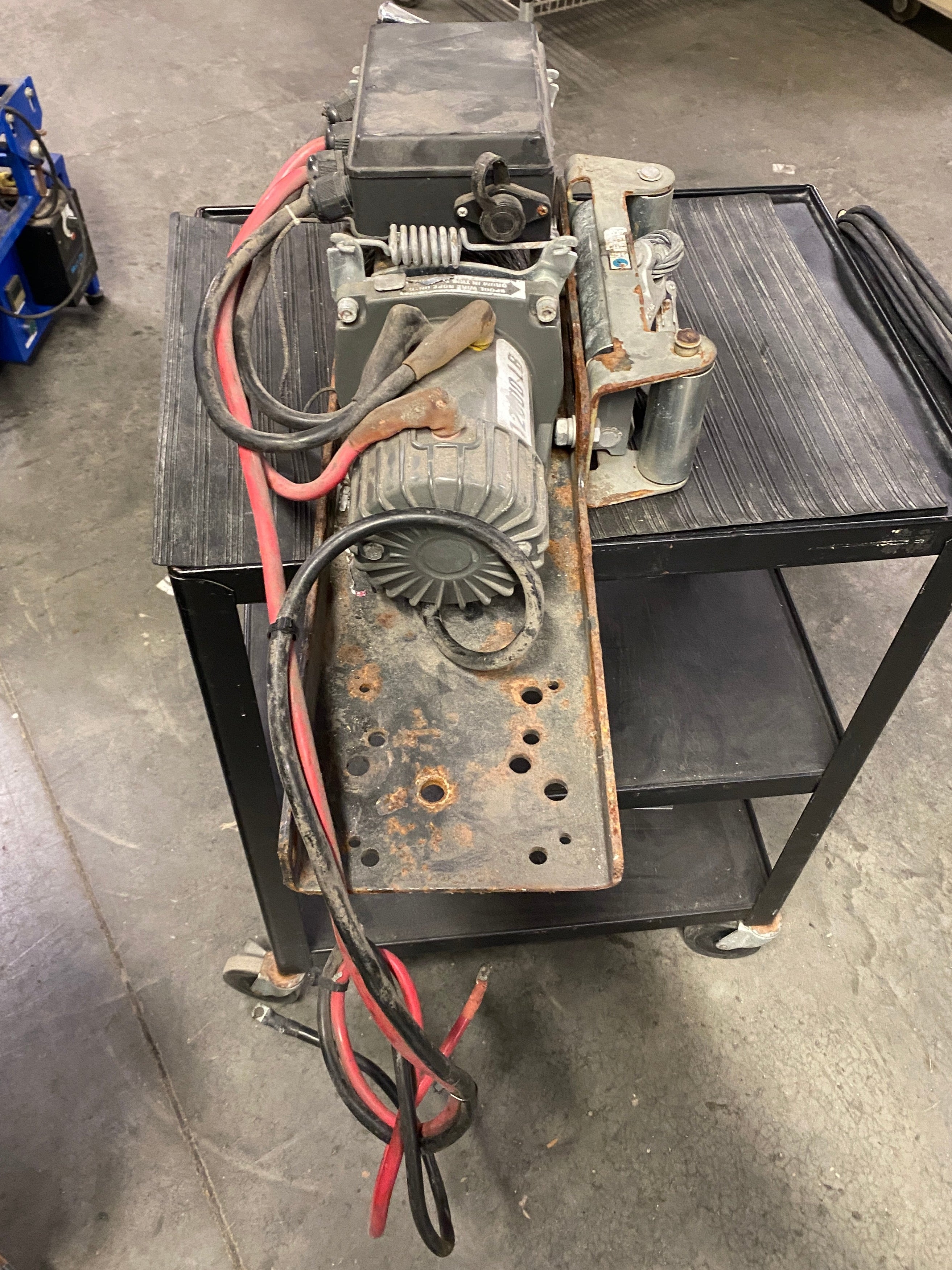 Electric Winch w/ Mount on Back