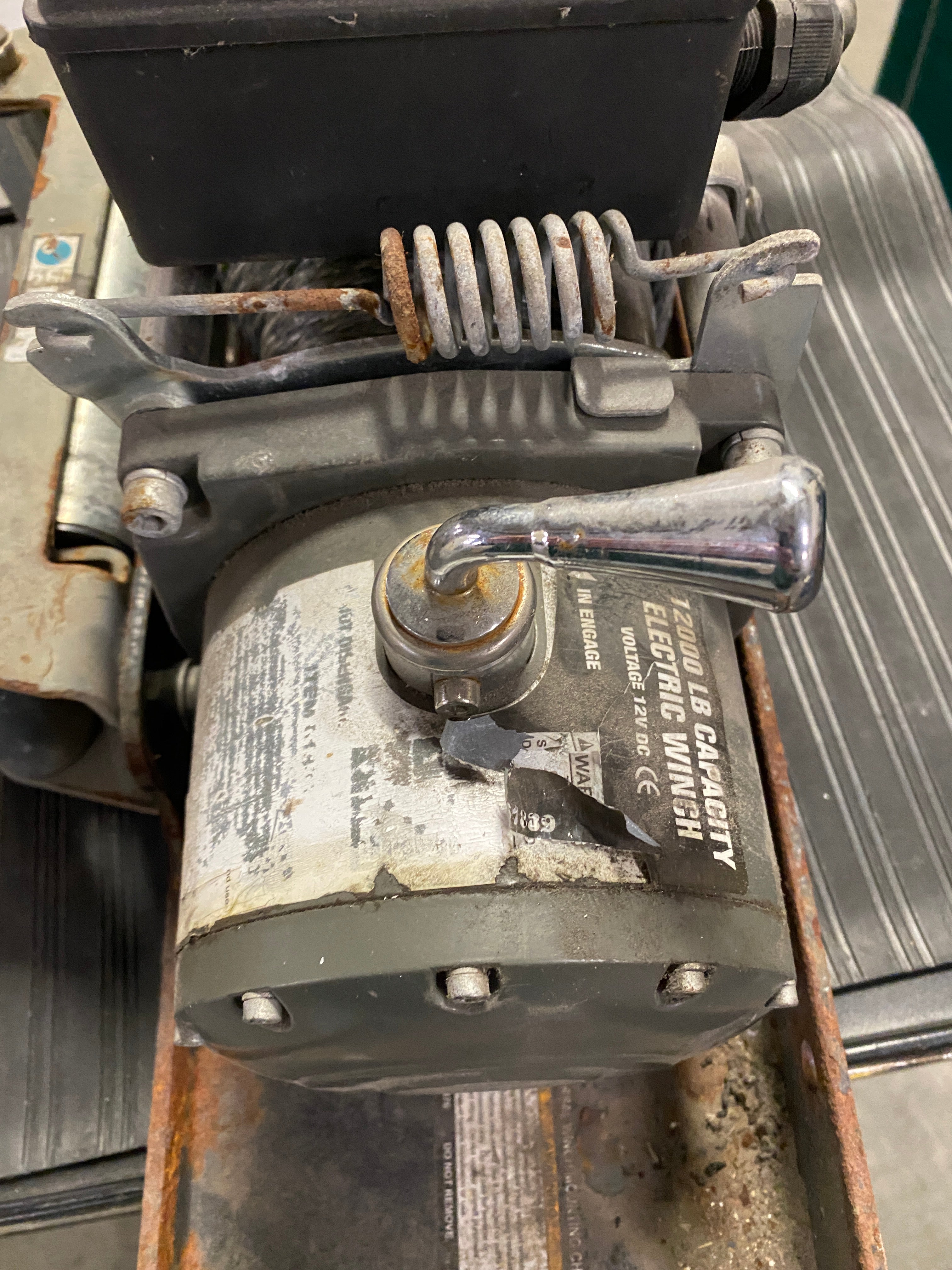 Electric Winch w/ Mount on Back