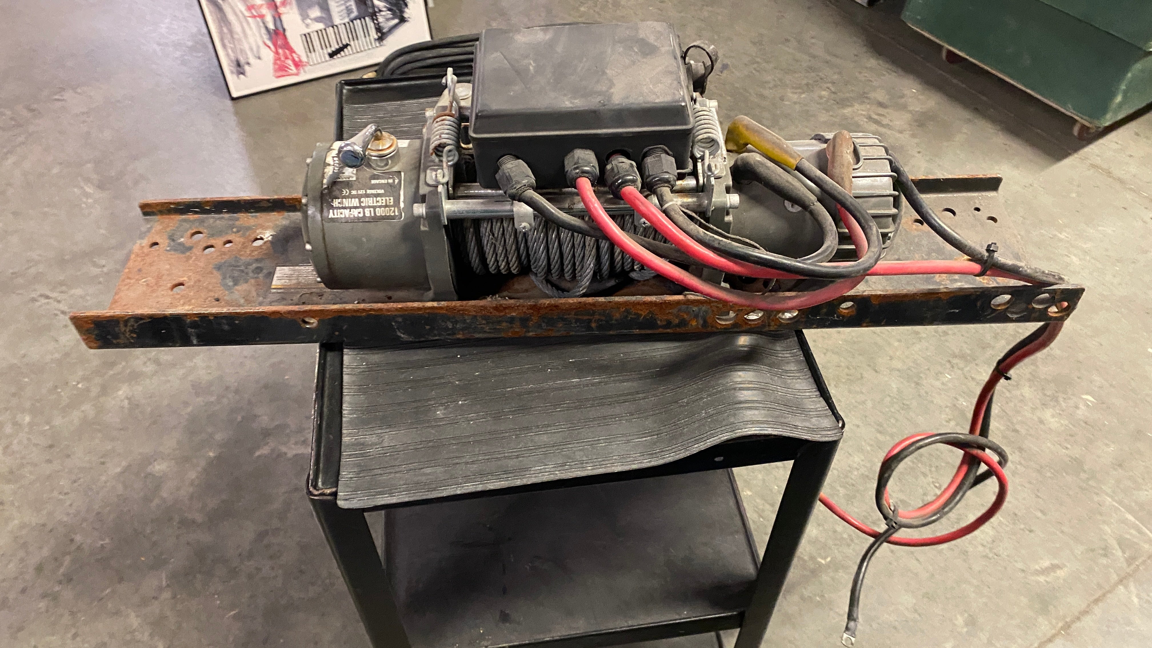 Electric Winch w/ Mount on Back