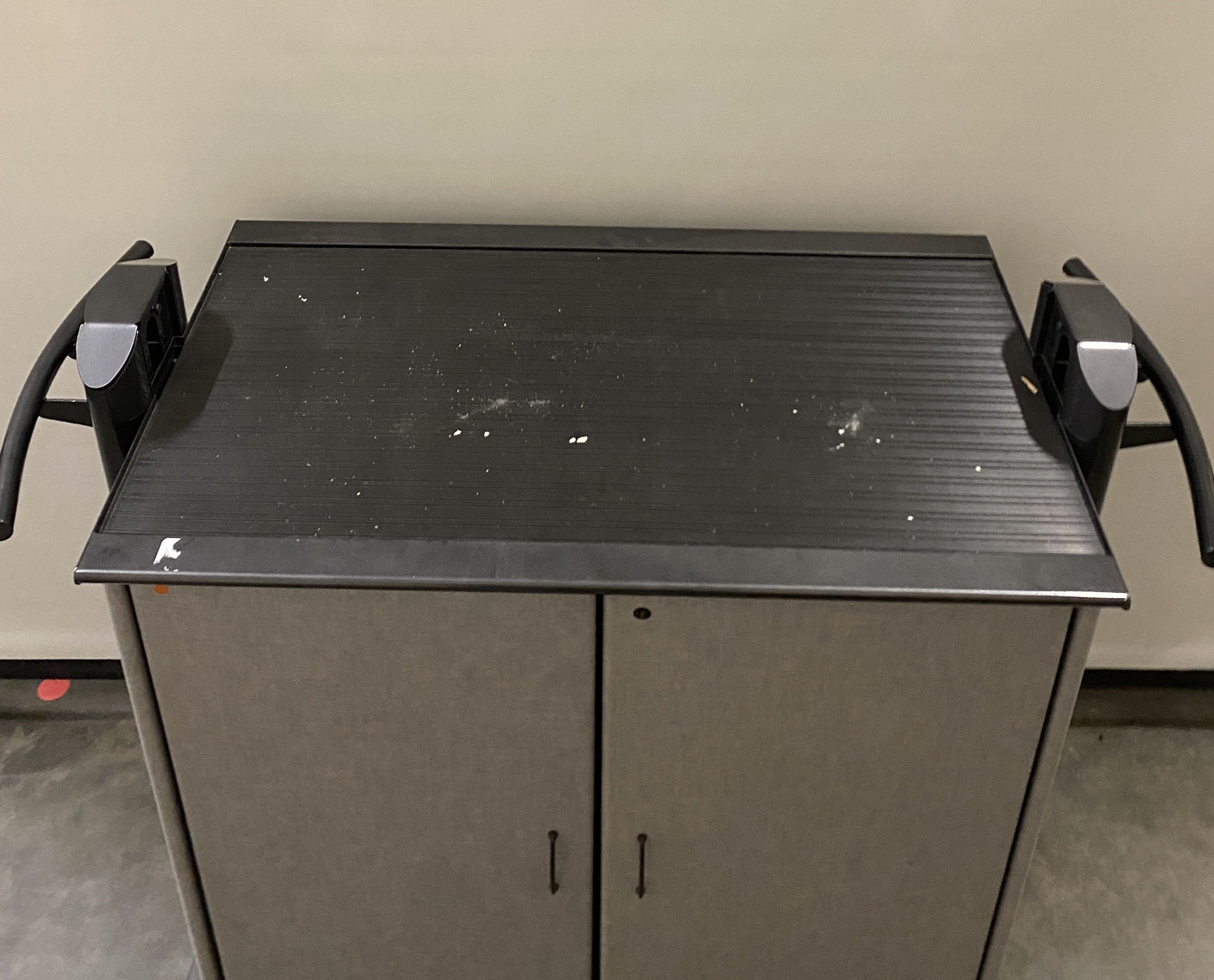 Enclosed IT Computer Cart