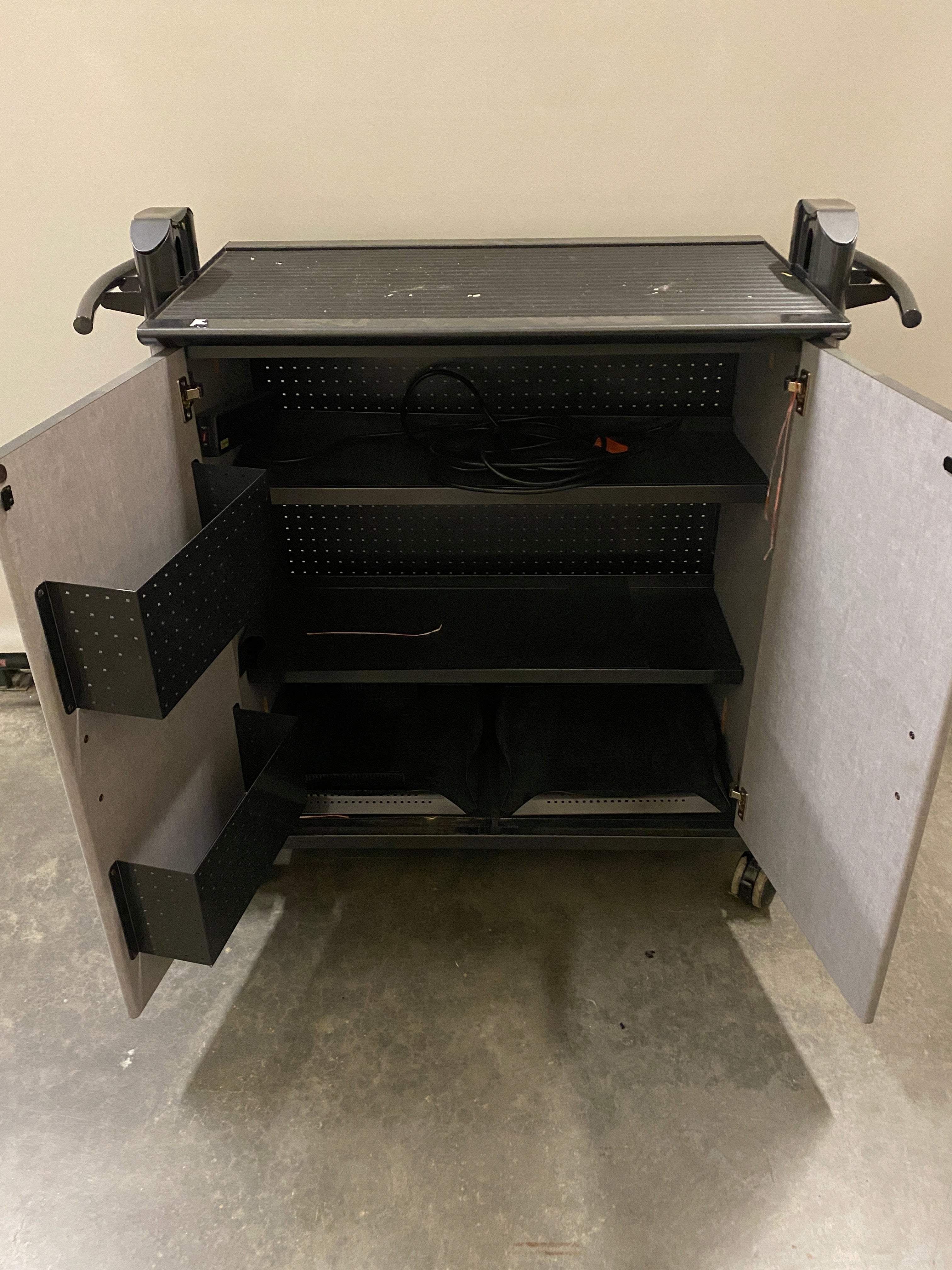 Enclosed IT Computer Cart