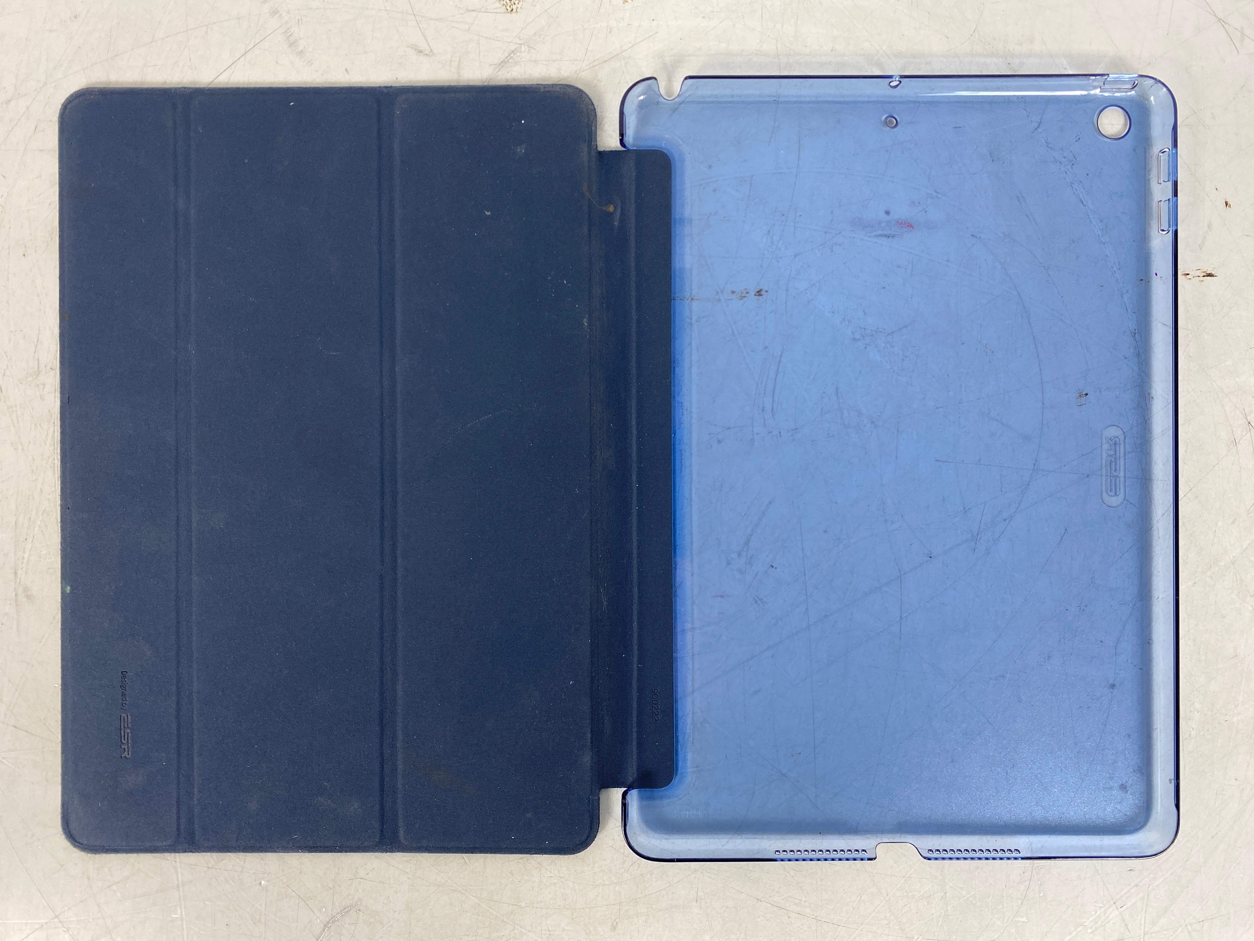 ESR Blue Magnetic 9.7" iPad Case