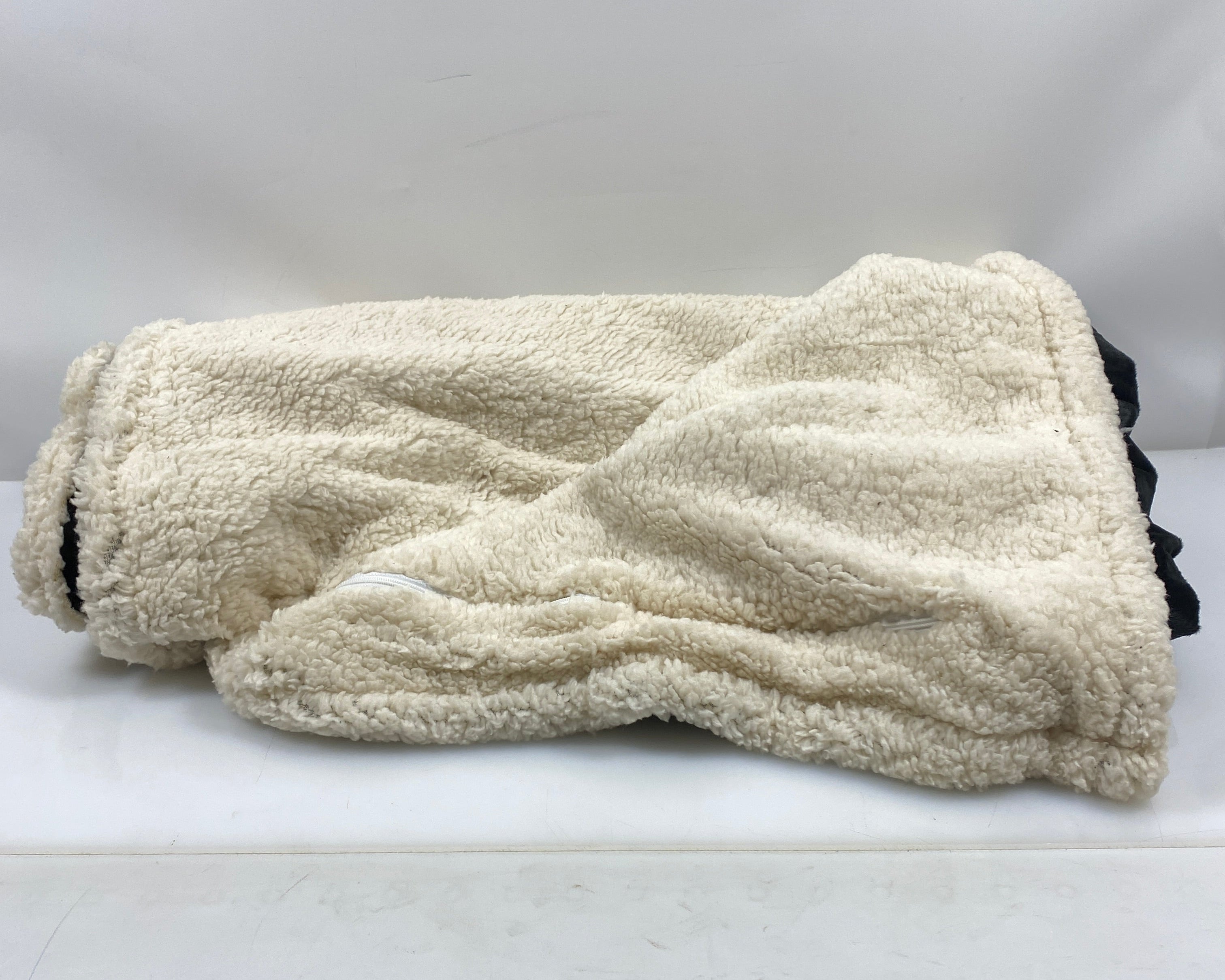 Field & Co Black Sherpa Blanket