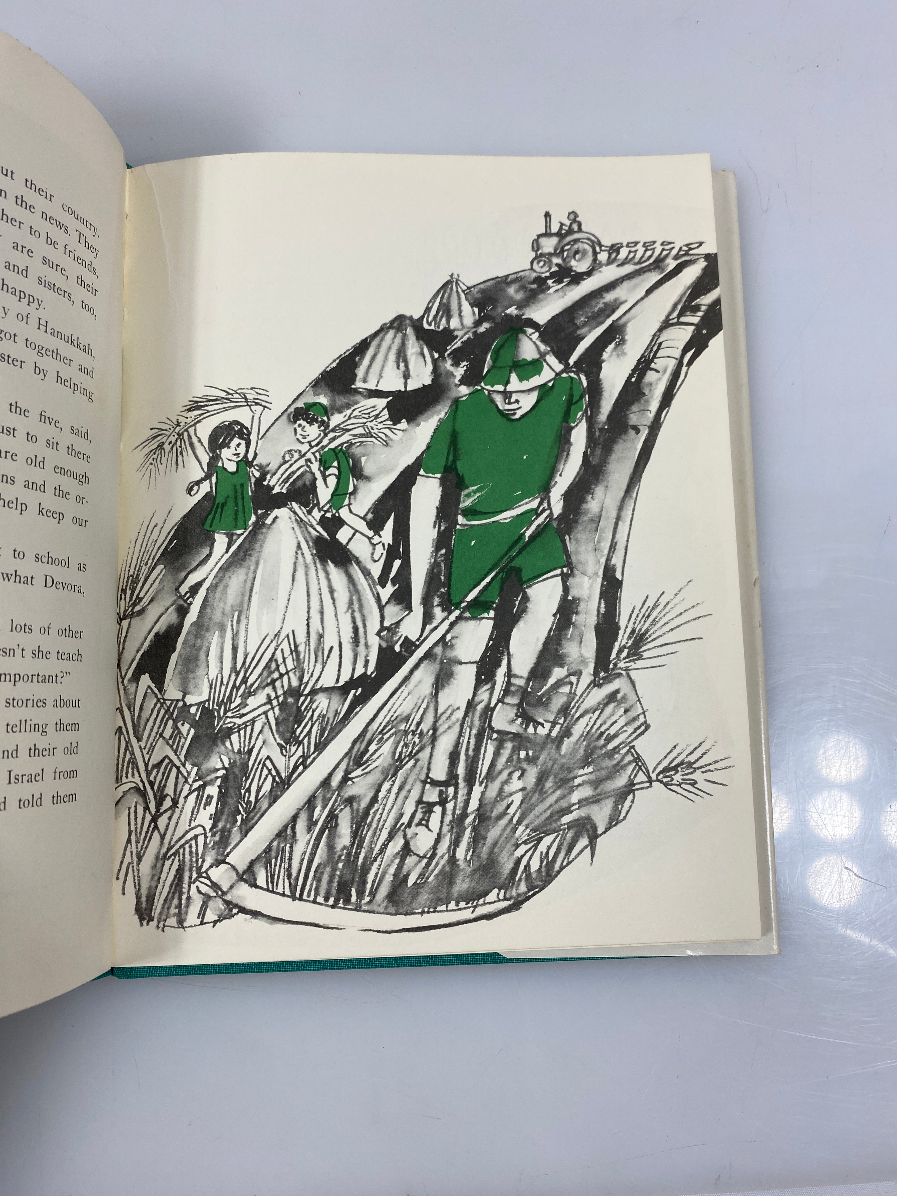 Five Young Heroes of Israel by Spector Shengold Publishers 1970 HCDJ