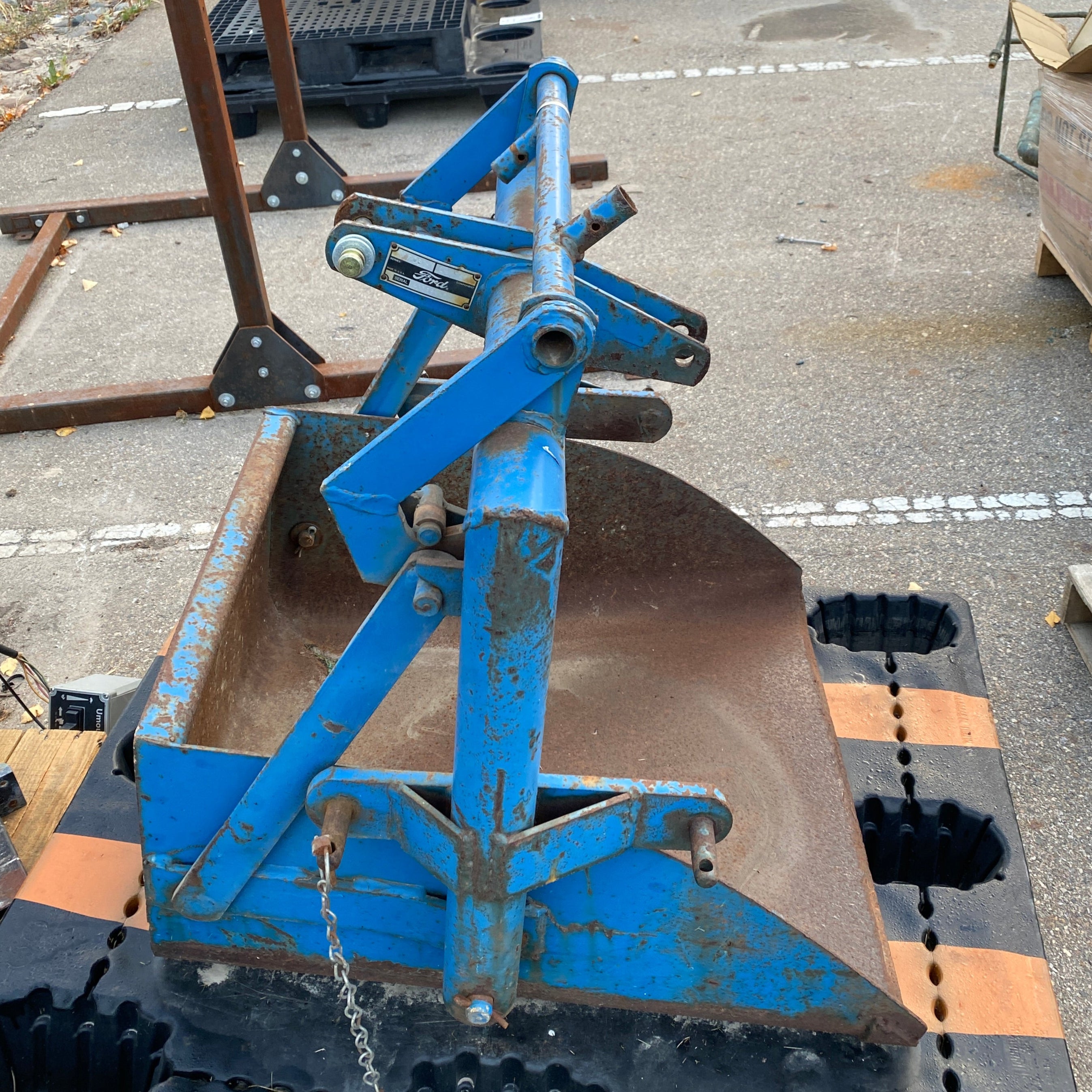 Ford #706 Slip Scoop Bucket