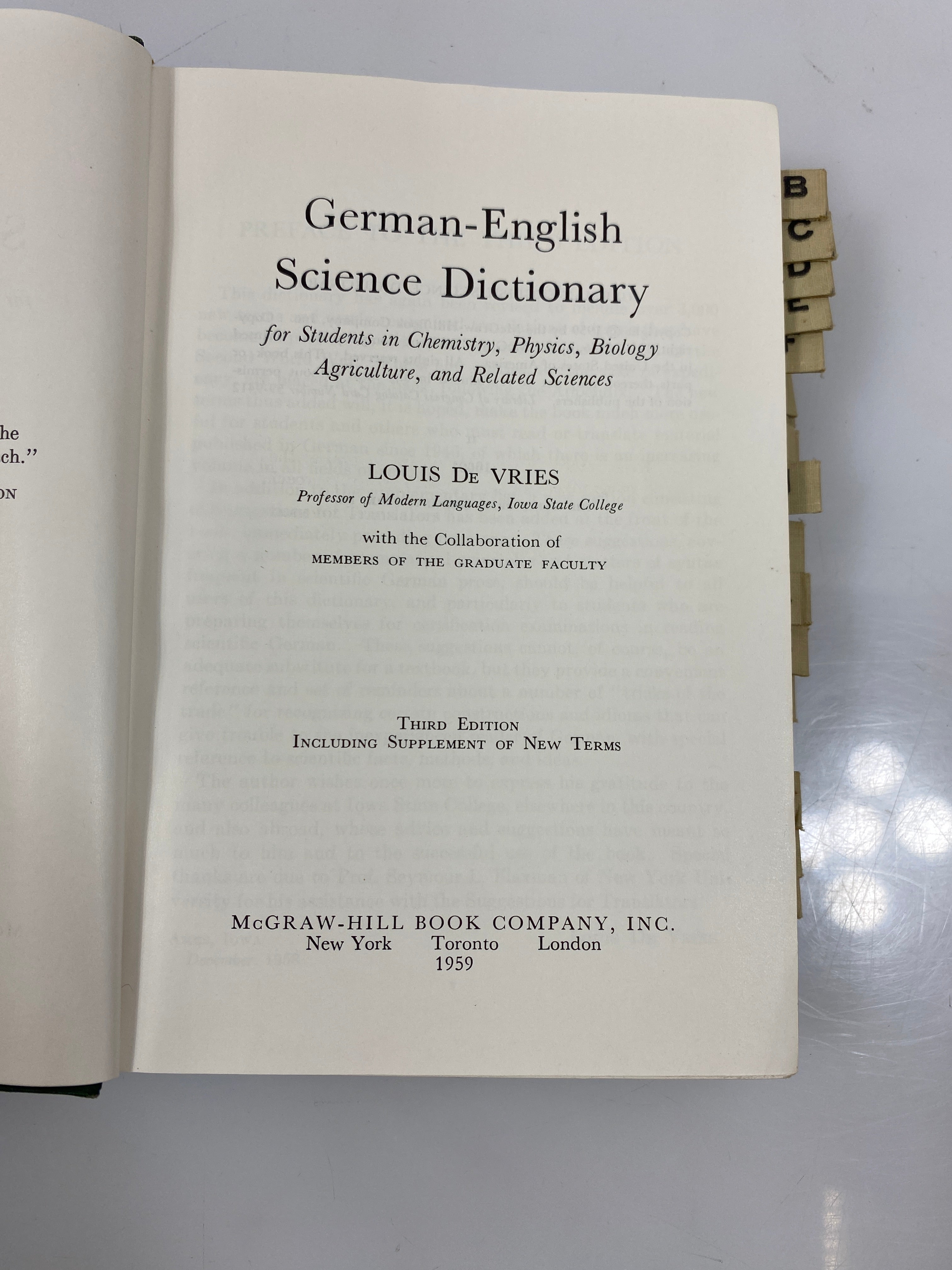German-English Science Dictionary by De Vries 3rd Edition 1959 HC