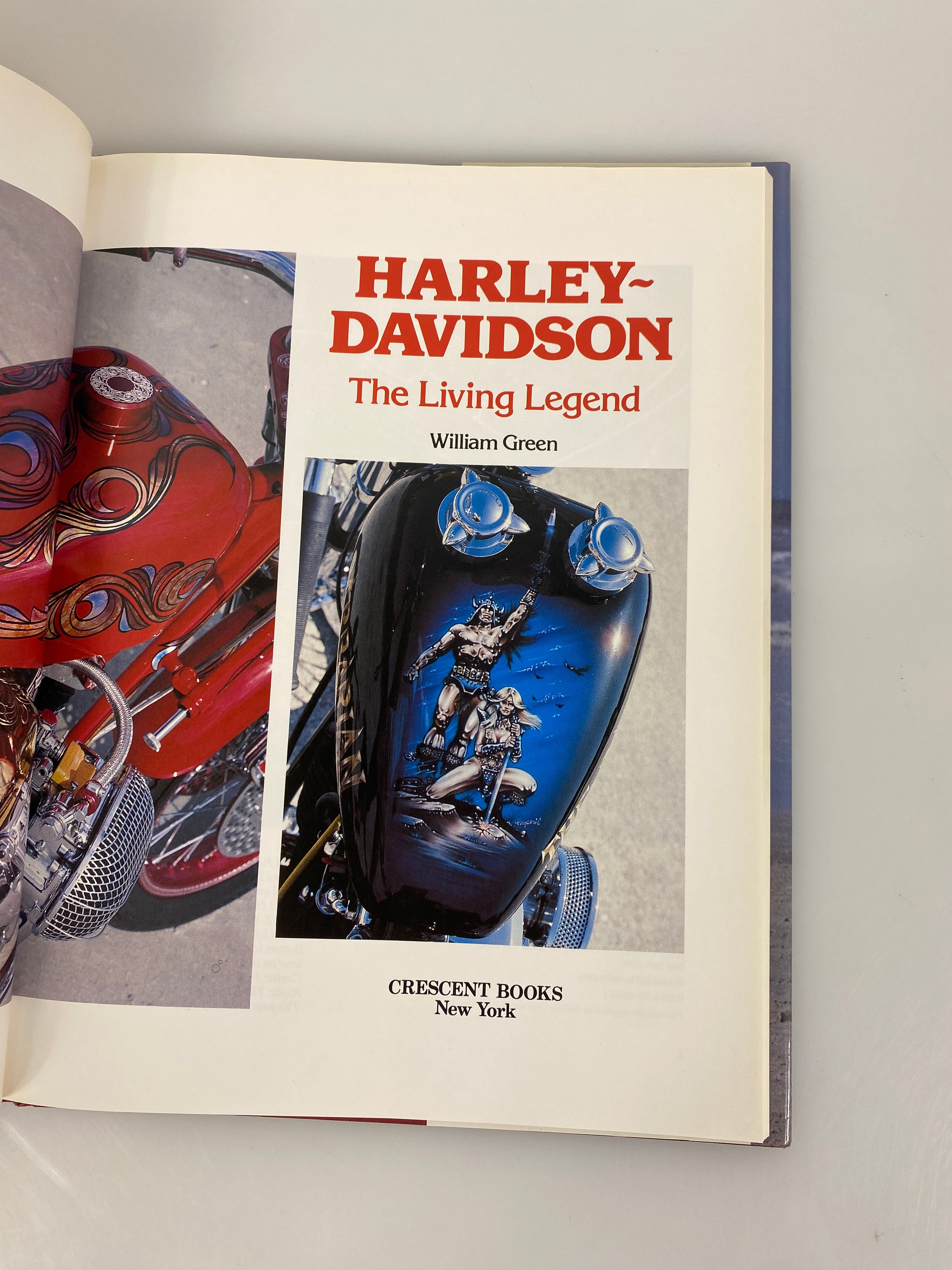 Harley Davidson The Living Legend William Green HC 1991