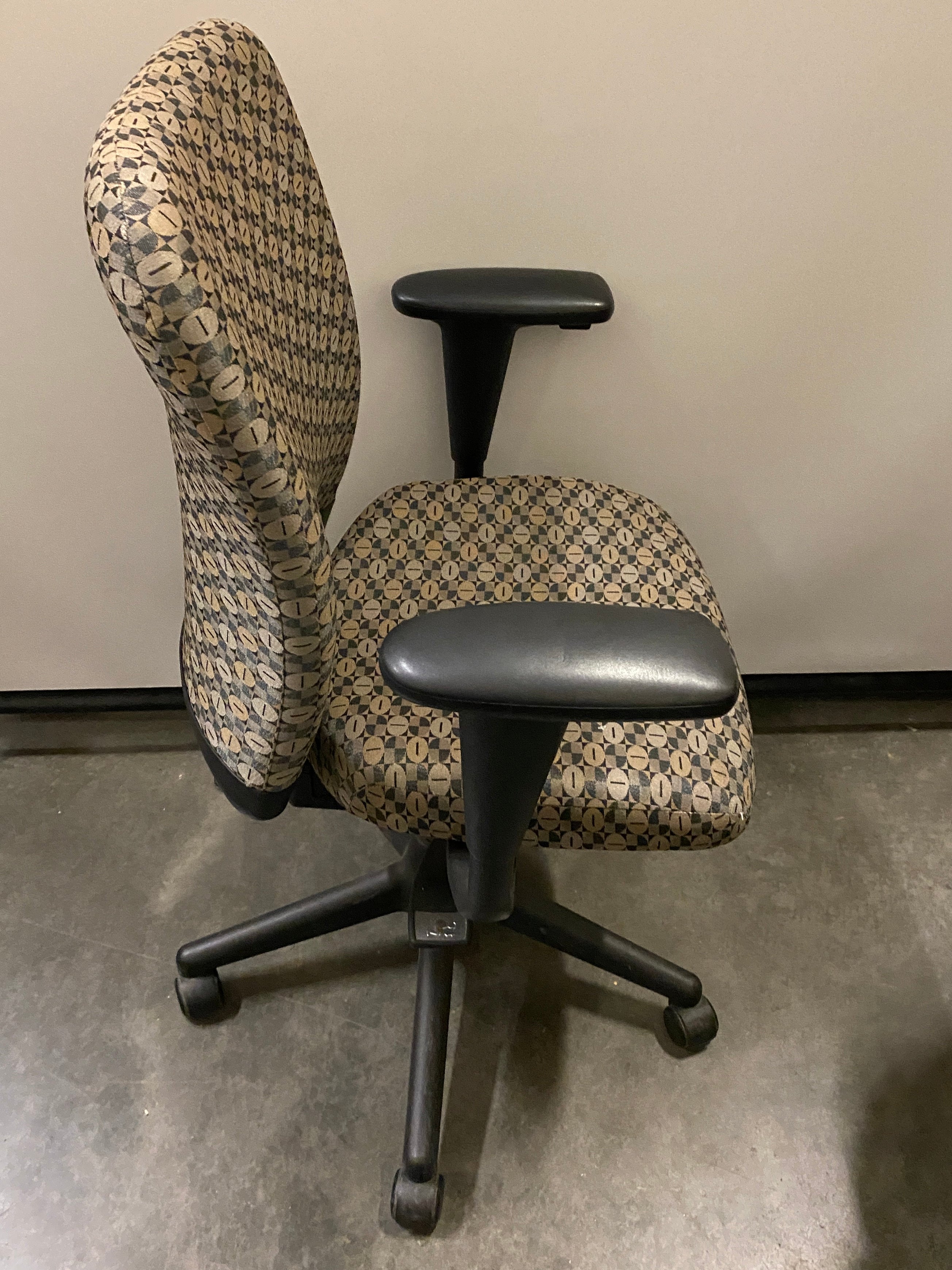Haworth #052404 Patterned Tan Adjustable Office Chair