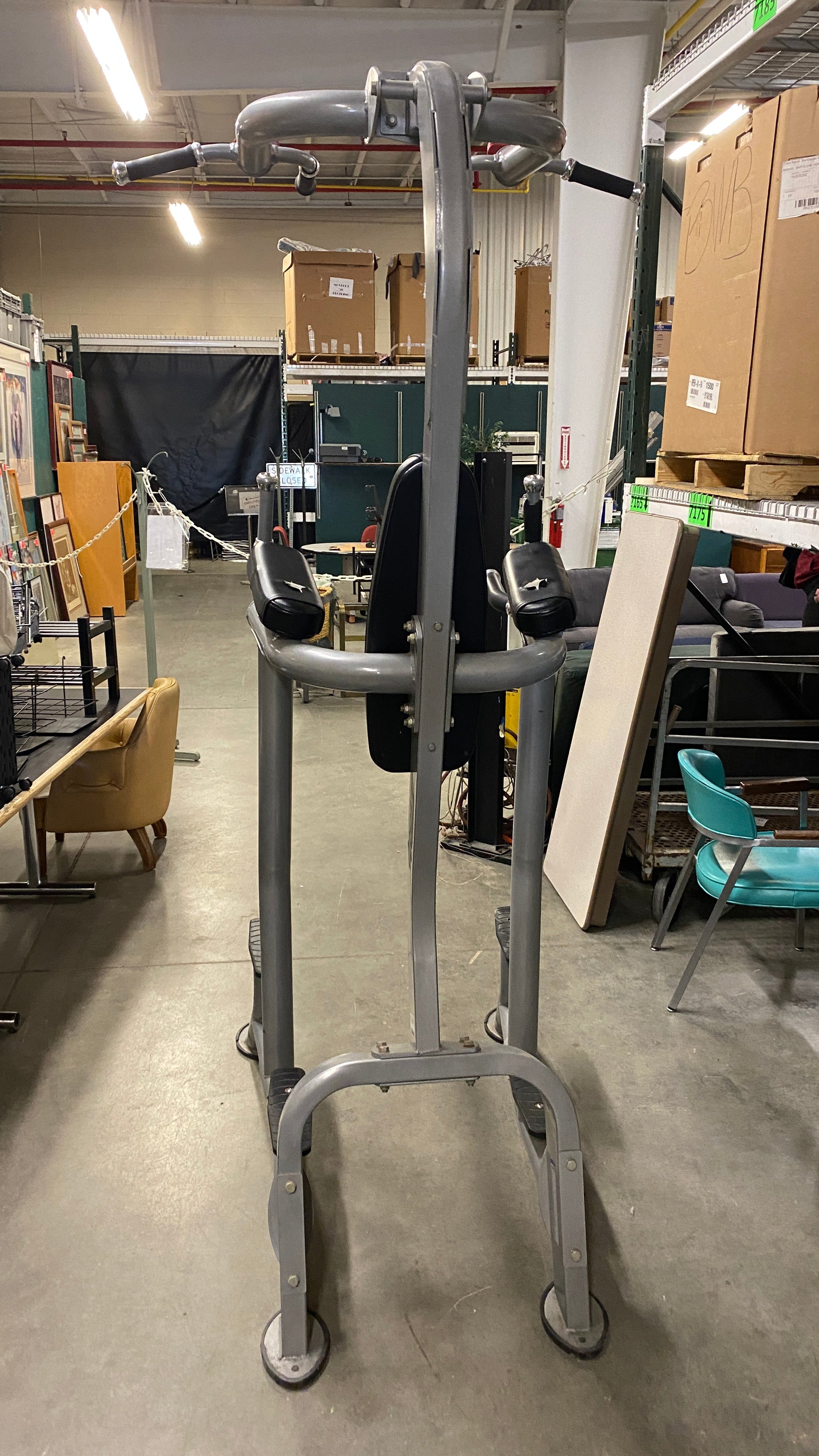 Hoist Wide Base Pull Up Machine