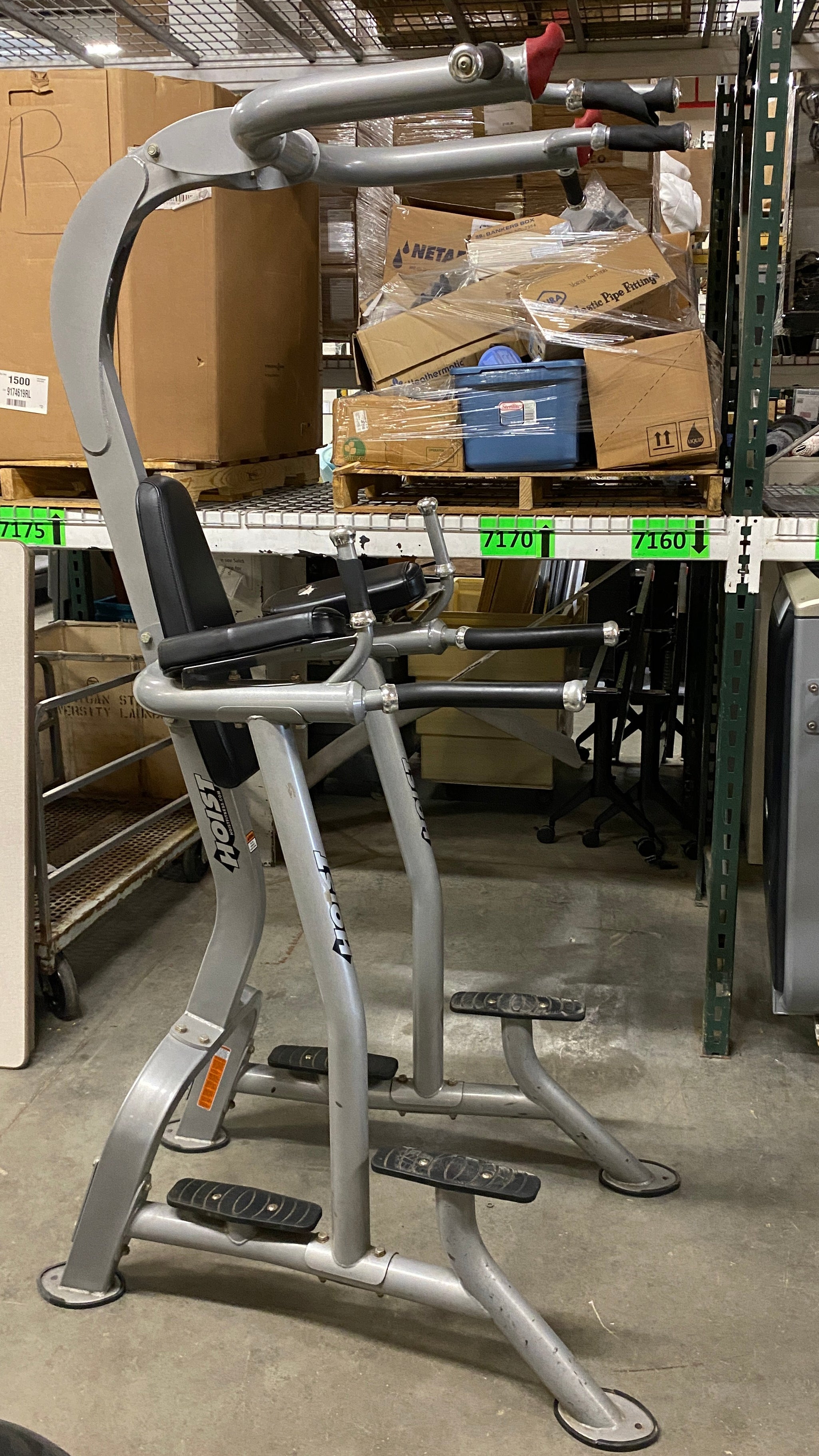 Hoist Wide Base Pull Up Machine