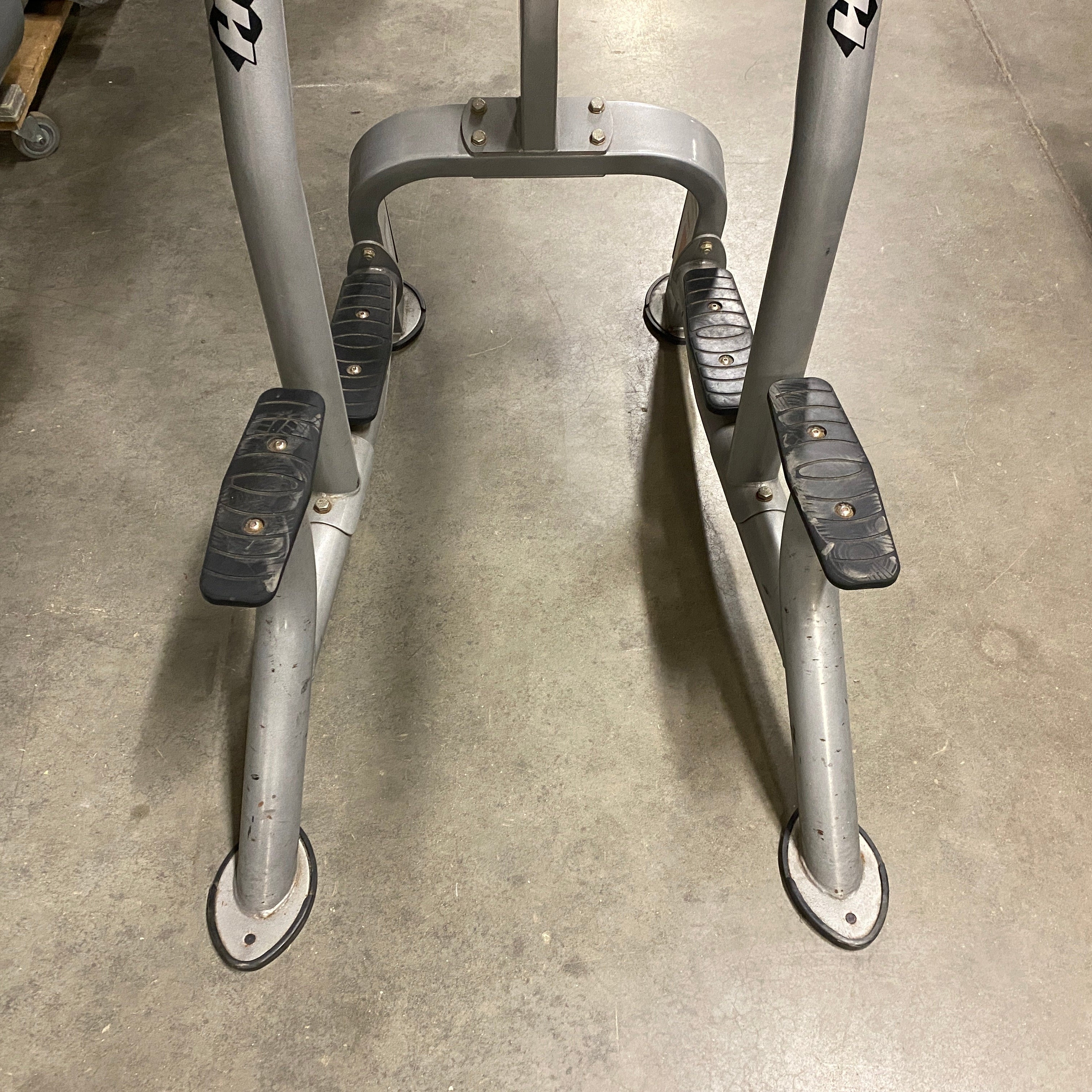 Hoist Wide Base Pull Up Machine