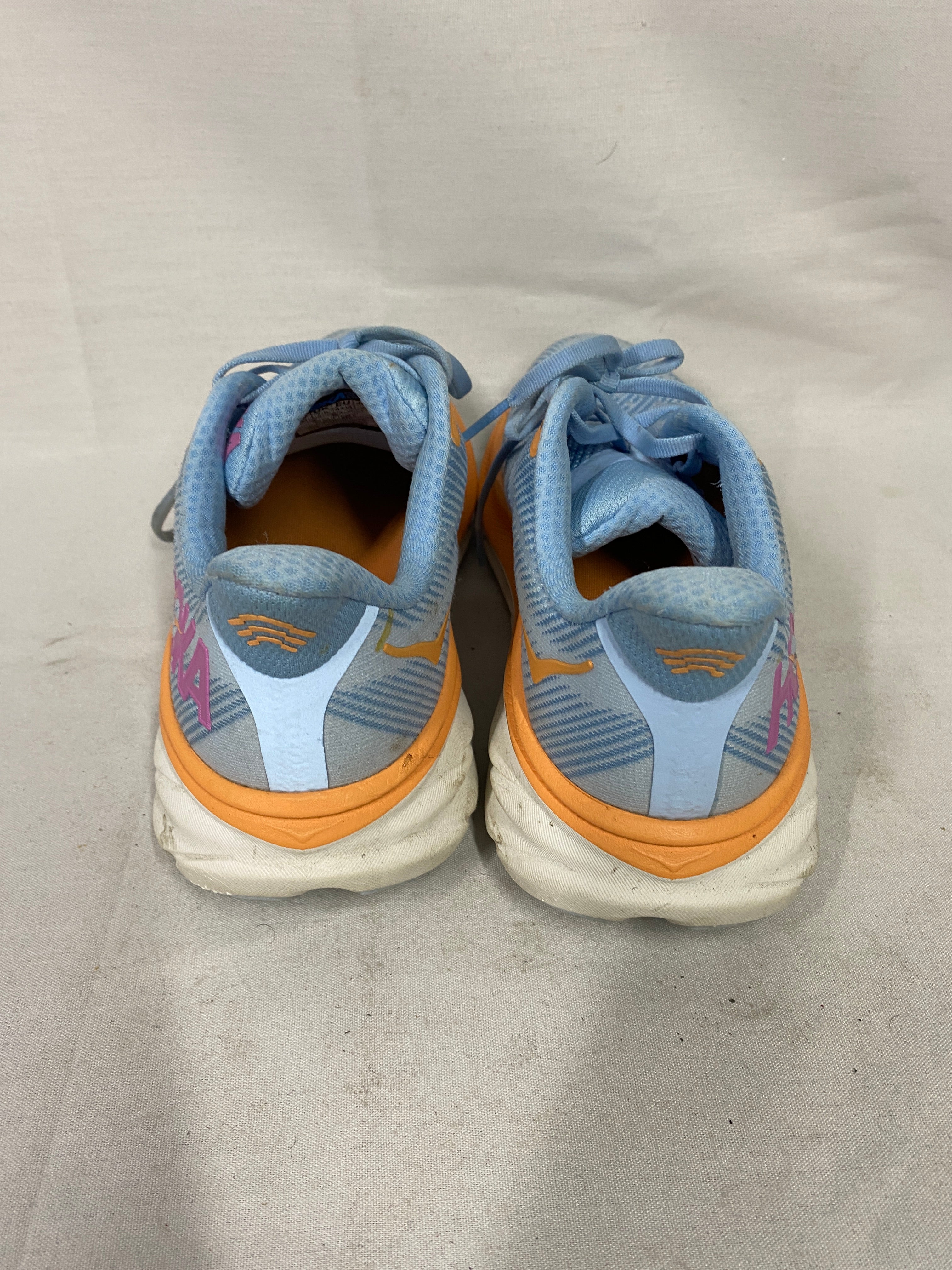 Hoka One Clifton 9 in Airy Blue/Icewater Running Shoes Women's Size 9B