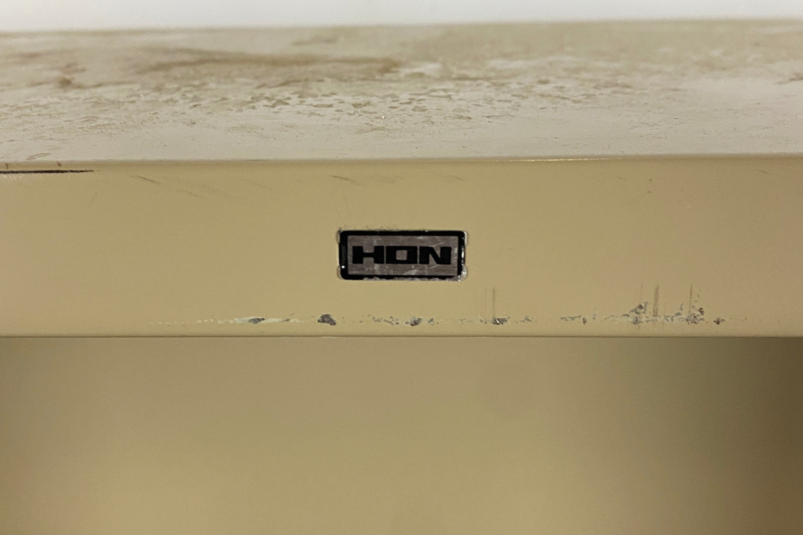 Hon 3 Tier Beige Shelf