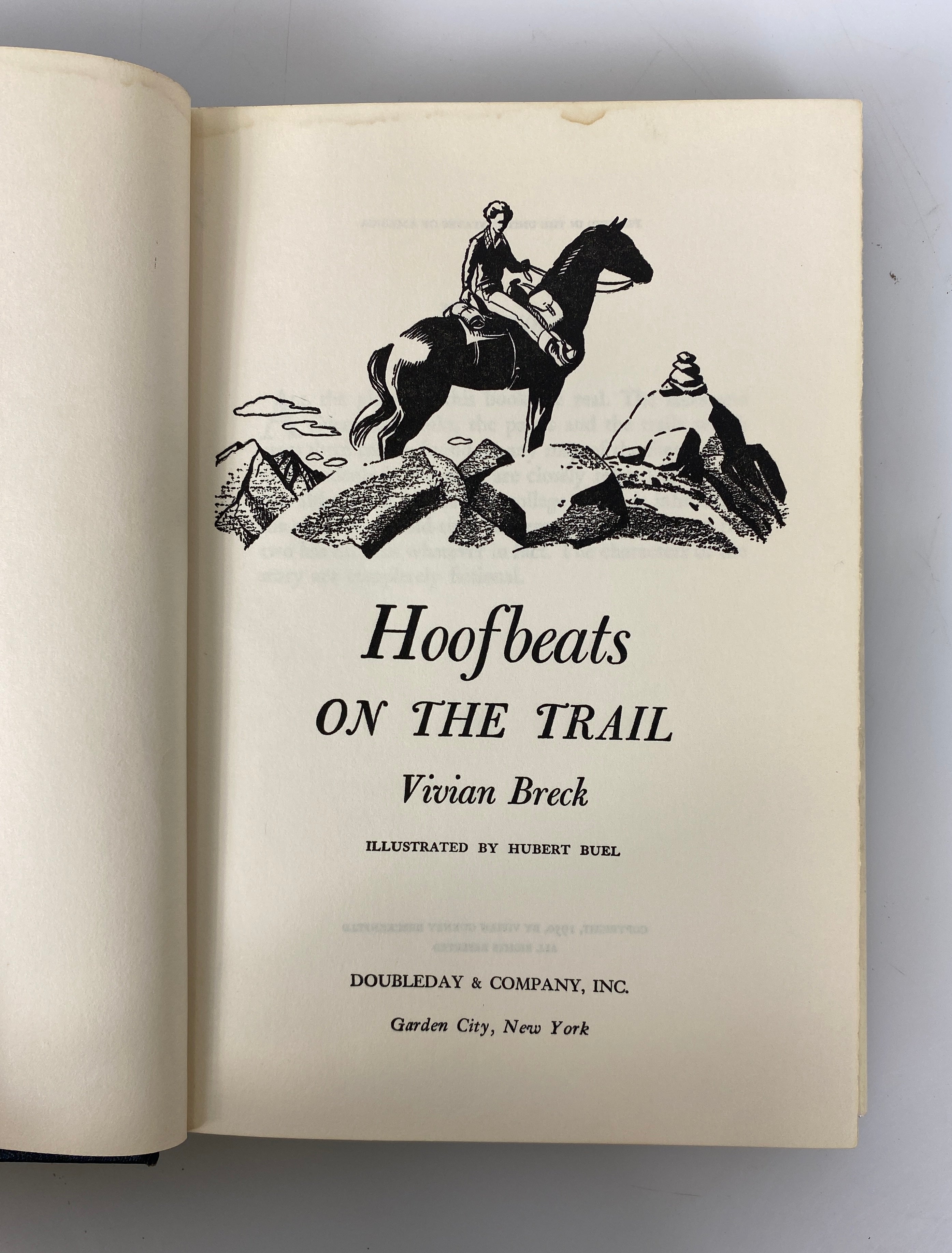 Hoofbeats on the Trail by Vivian Breck 1950 Vintage HCDJ Ex-Library